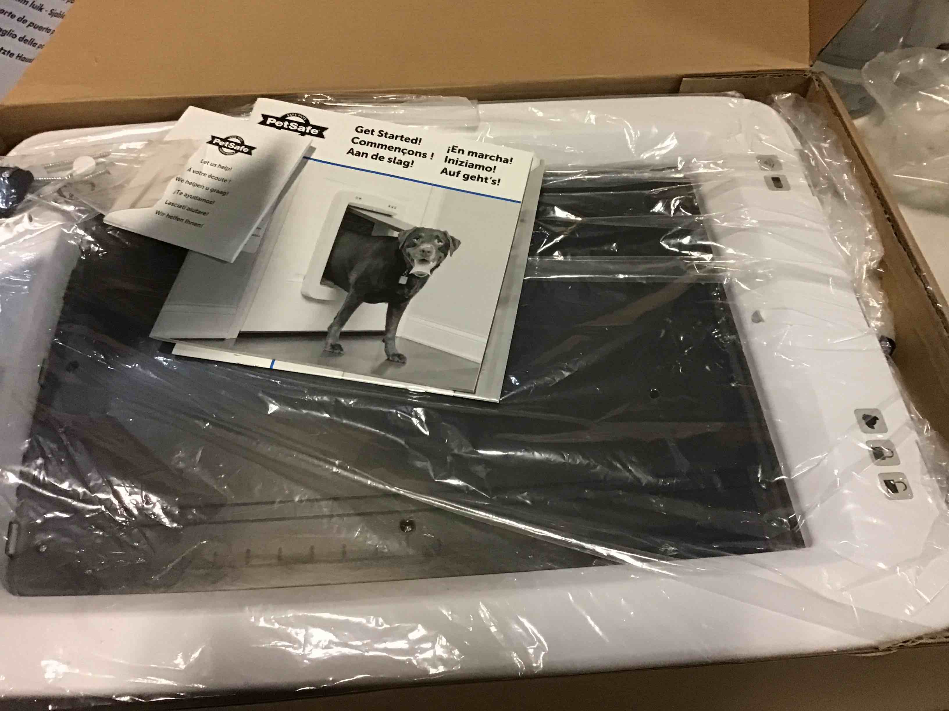https://s3.amazonaws.com/lotting-images-prod/bidfta/BLU5146720_1700588250383.jpeg