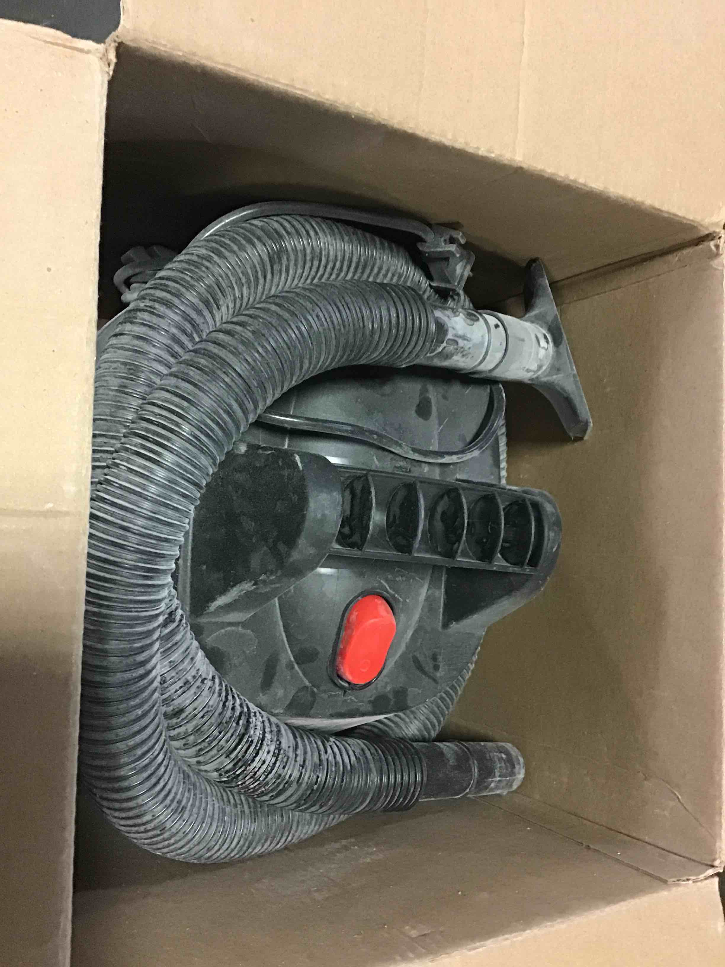https://s3.amazonaws.com/lotting-images-prod/bidfta/BLU5147571_1700495674918.jpeg