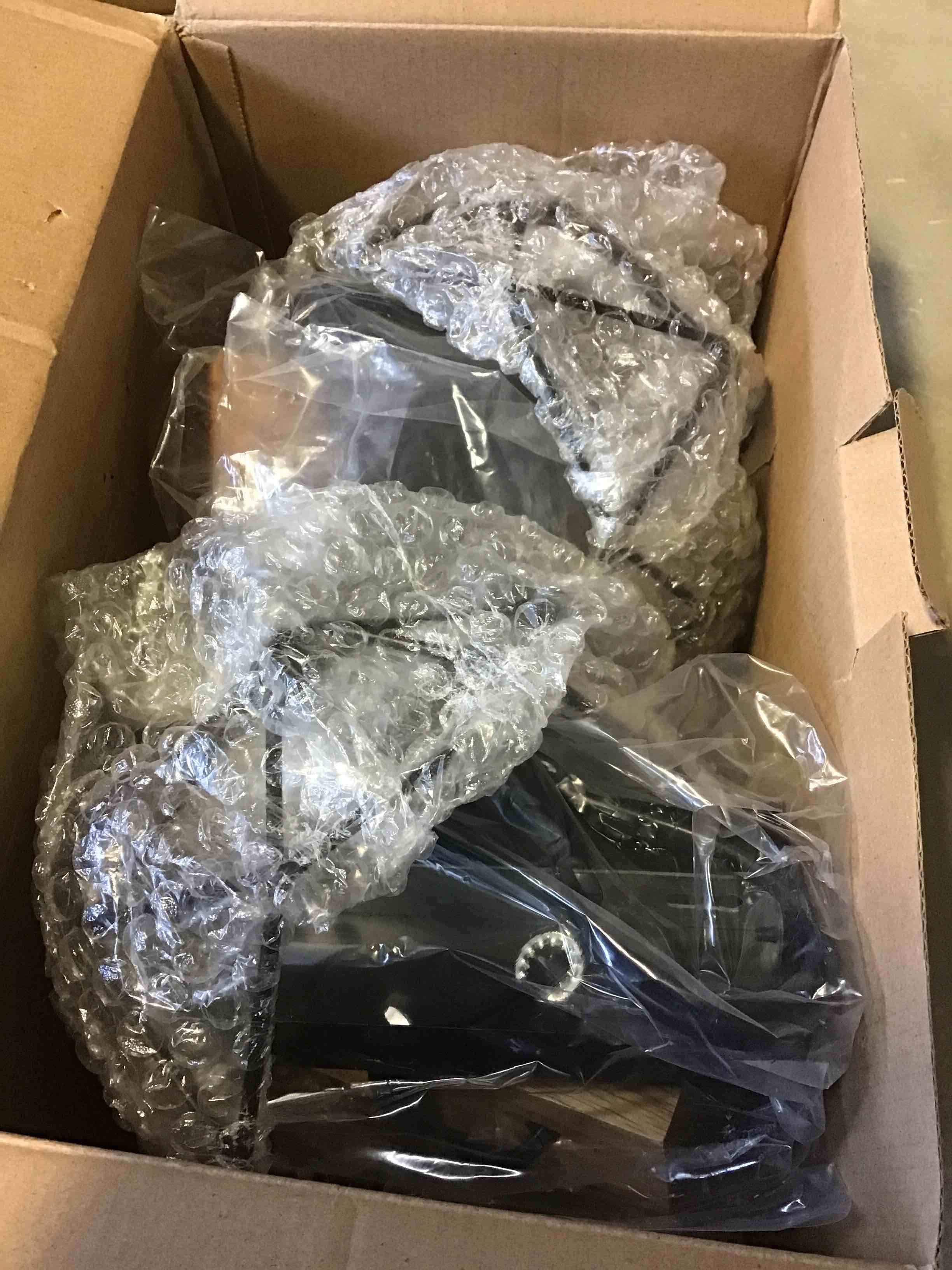 https://s3.amazonaws.com/lotting-images-prod/bidfta/BLU5148137_1701179854739.jpeg