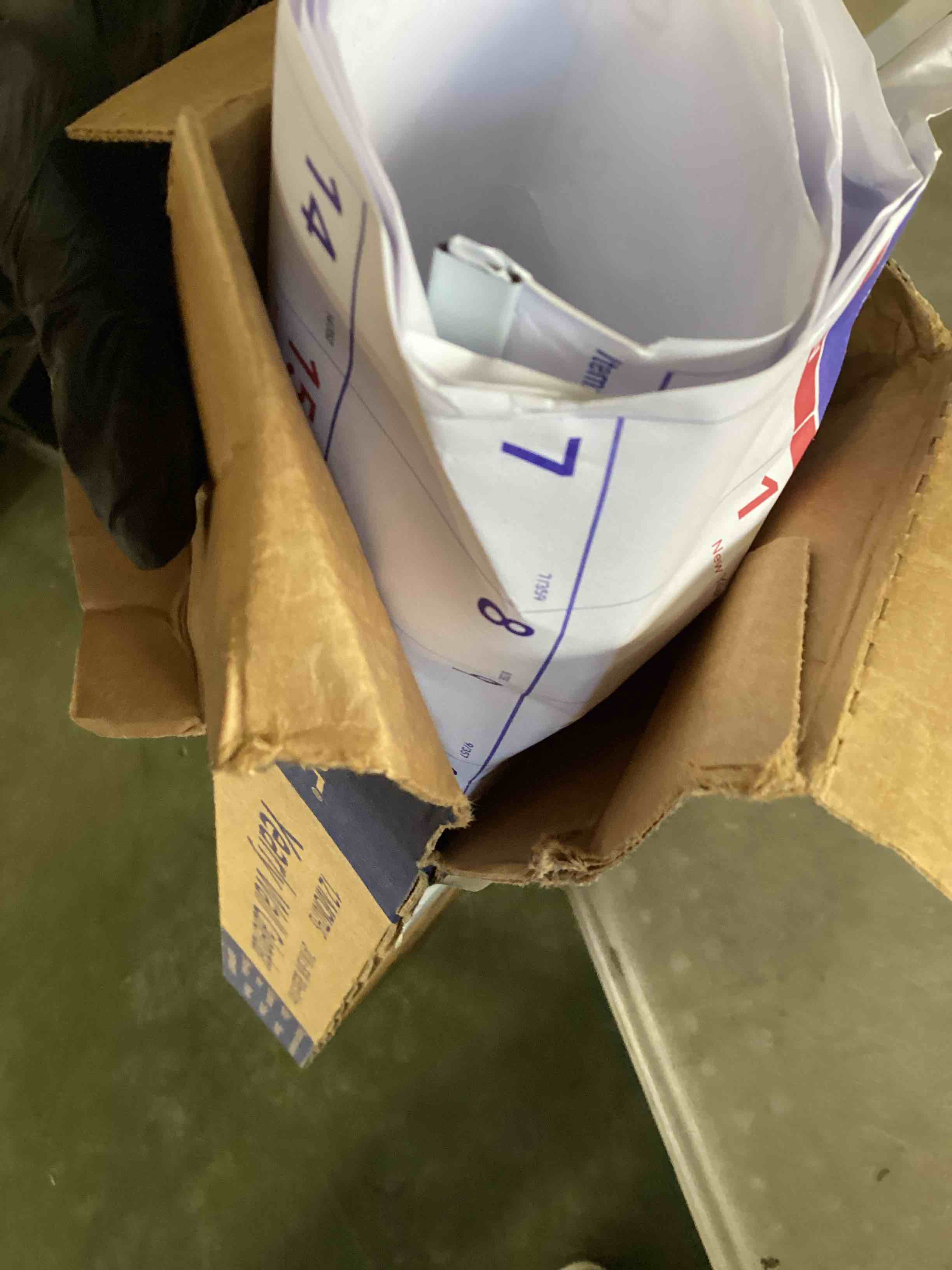 https://s3.amazonaws.com/lotting-images-prod/bidfta/BLU5148787_1700160113925.jpeg