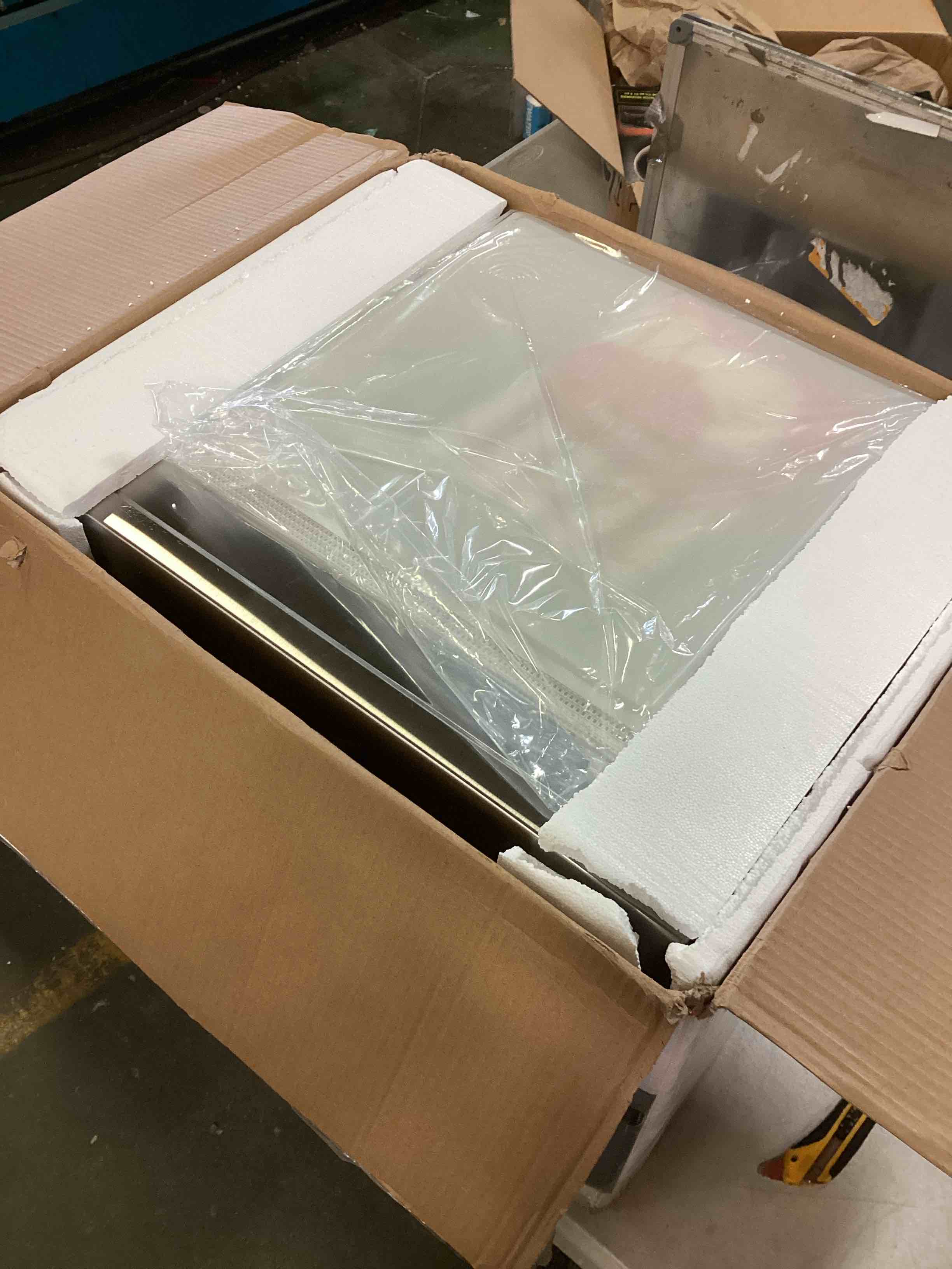 https://s3.amazonaws.com/lotting-images-prod/bidfta/BLU5149971_1699986710518.jpeg