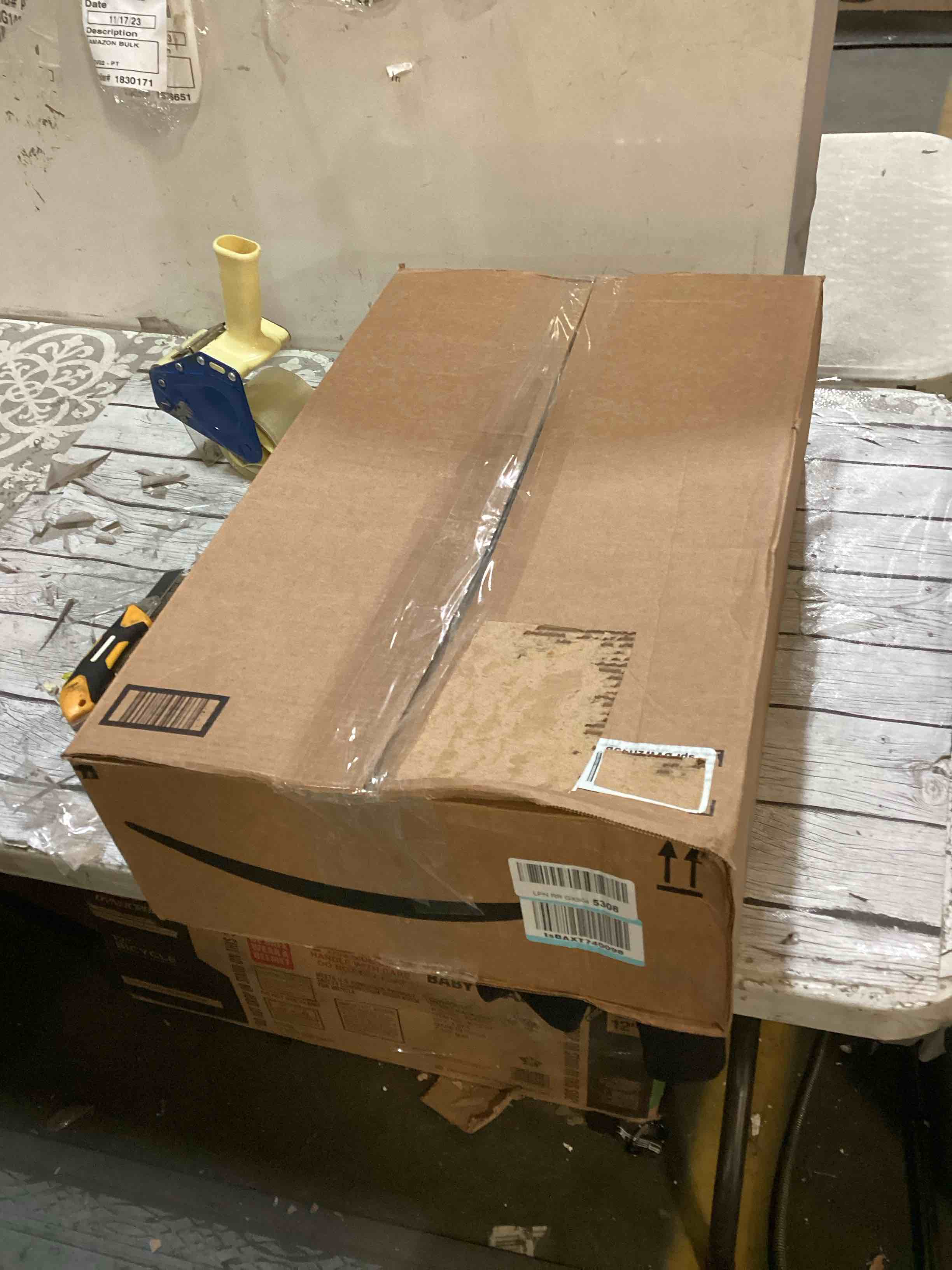 https://s3.amazonaws.com/lotting-images-prod/bidfta/BLU5150673_1700574904351.jpeg