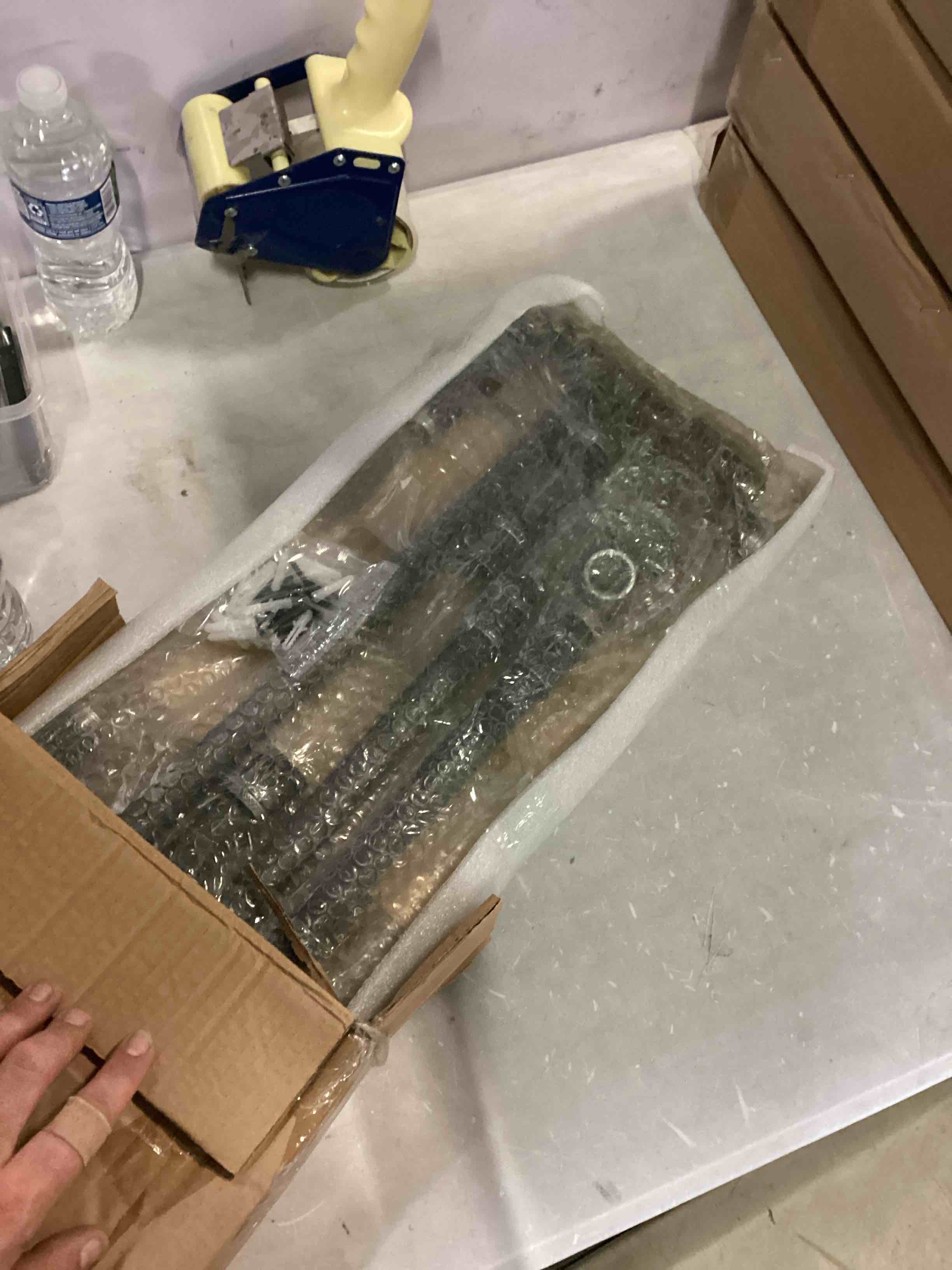 https://s3.amazonaws.com/lotting-images-prod/bidfta/BLU5151134_1700833046003.jpeg