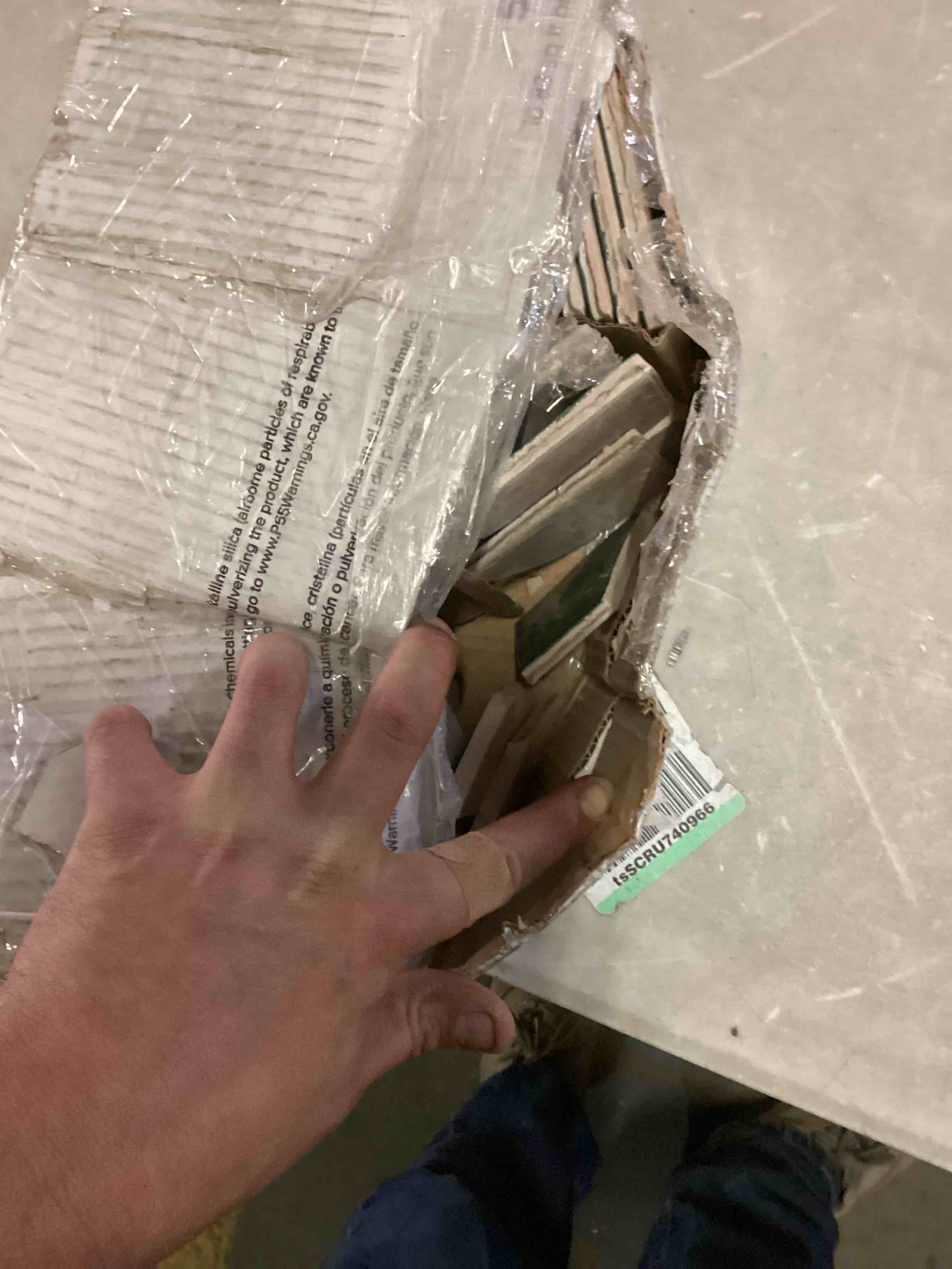 https://s3.amazonaws.com/lotting-images-prod/bidfta/BLU5151236_1701095380561.jpeg