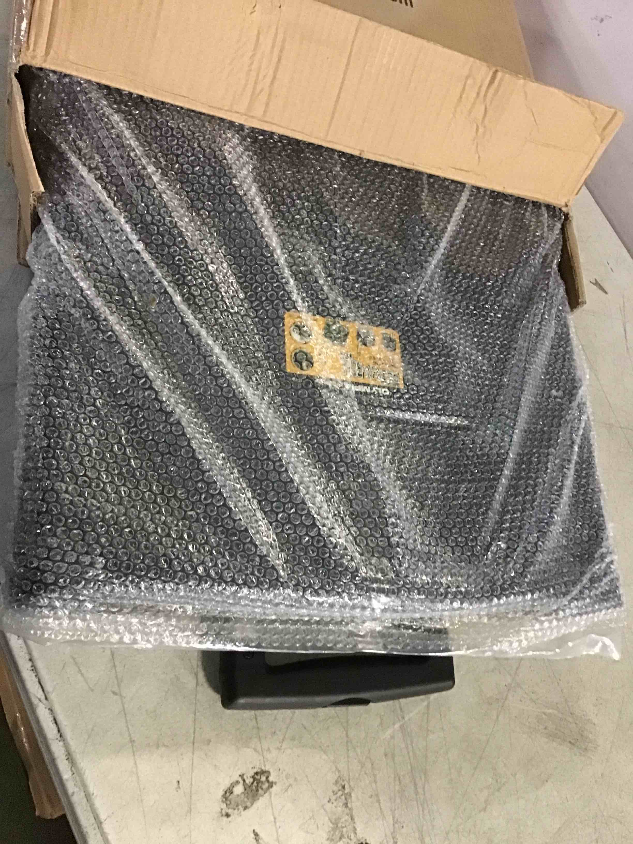 https://s3.amazonaws.com/lotting-images-prod/bidfta/BLU5151760_1700227772564.jpeg