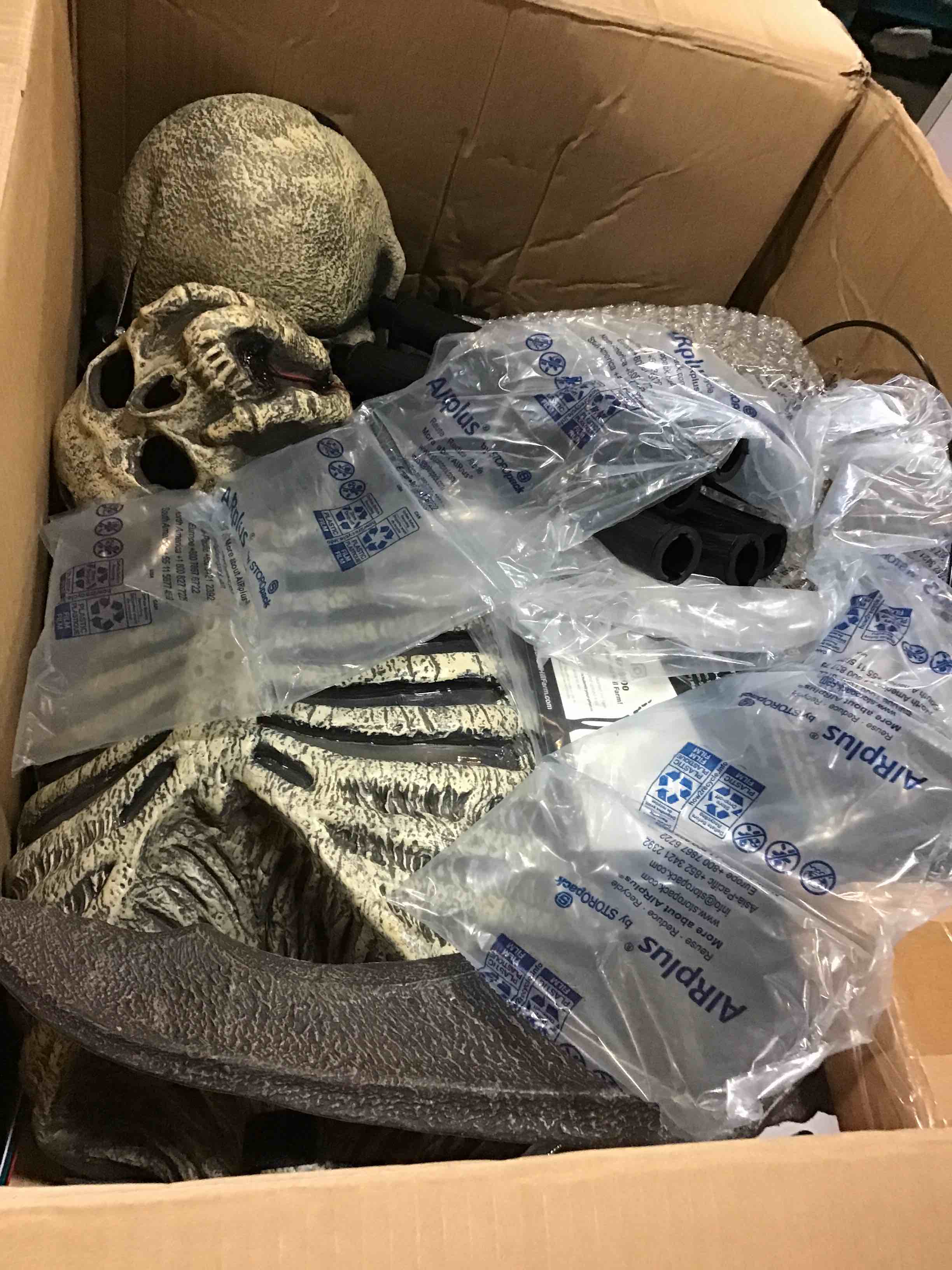 https://s3.amazonaws.com/lotting-images-prod/bidfta/BLU5153194_1699883876625.jpeg