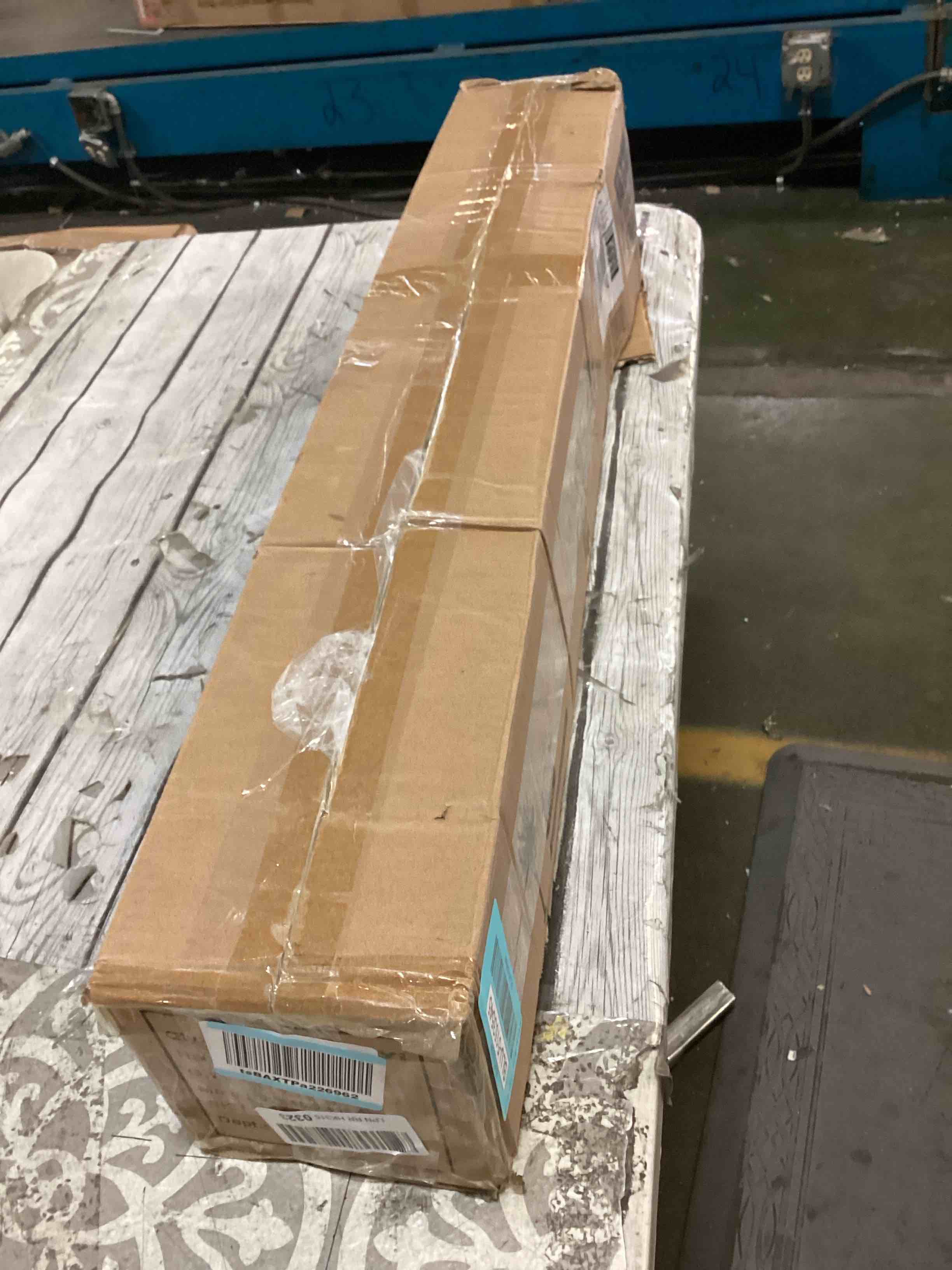 https://s3.amazonaws.com/lotting-images-prod/bidfta/BLU5153545_1699990701903.jpeg