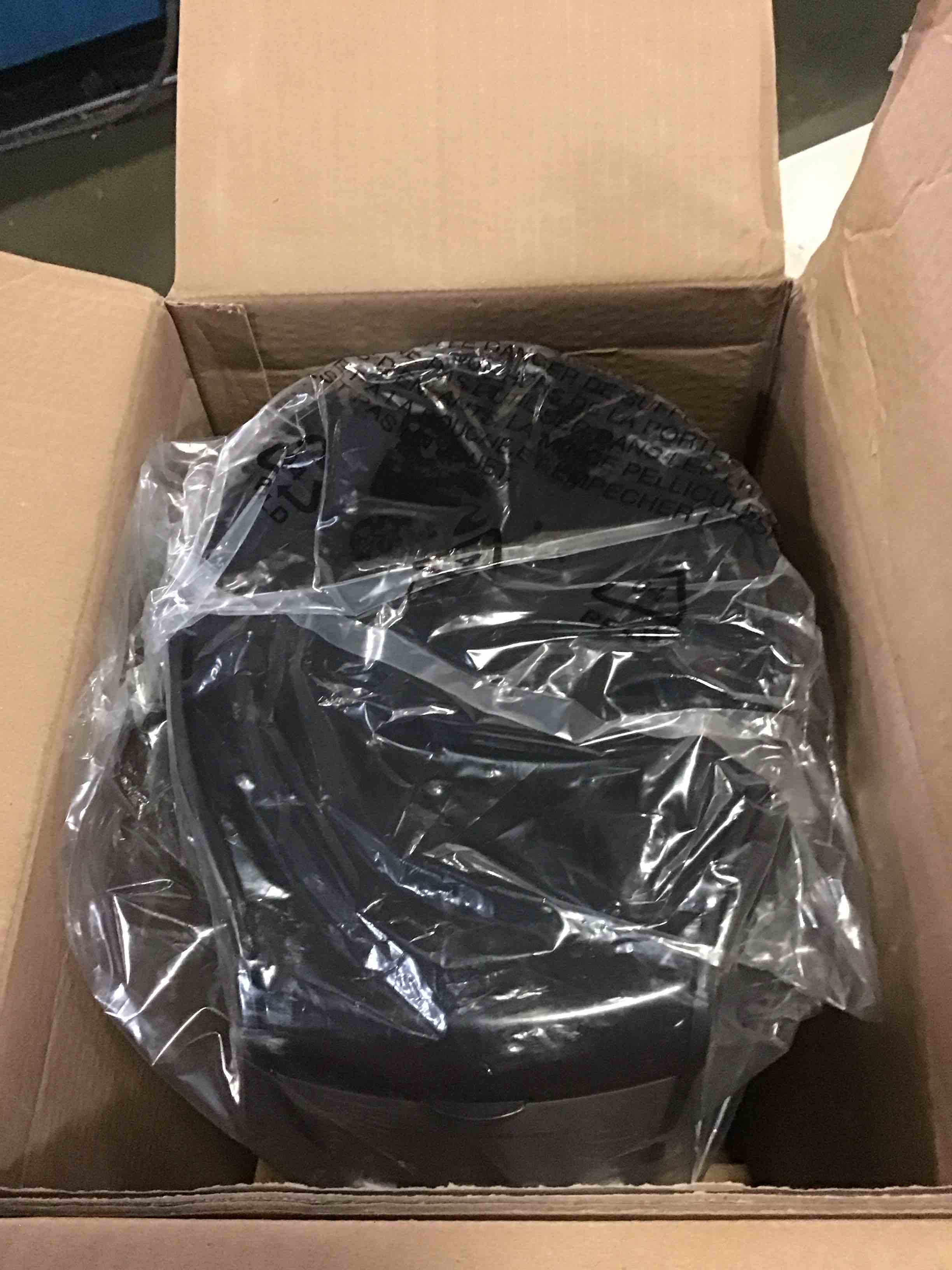 https://s3.amazonaws.com/lotting-images-prod/bidfta/BLU5154392_1700587946367.jpeg