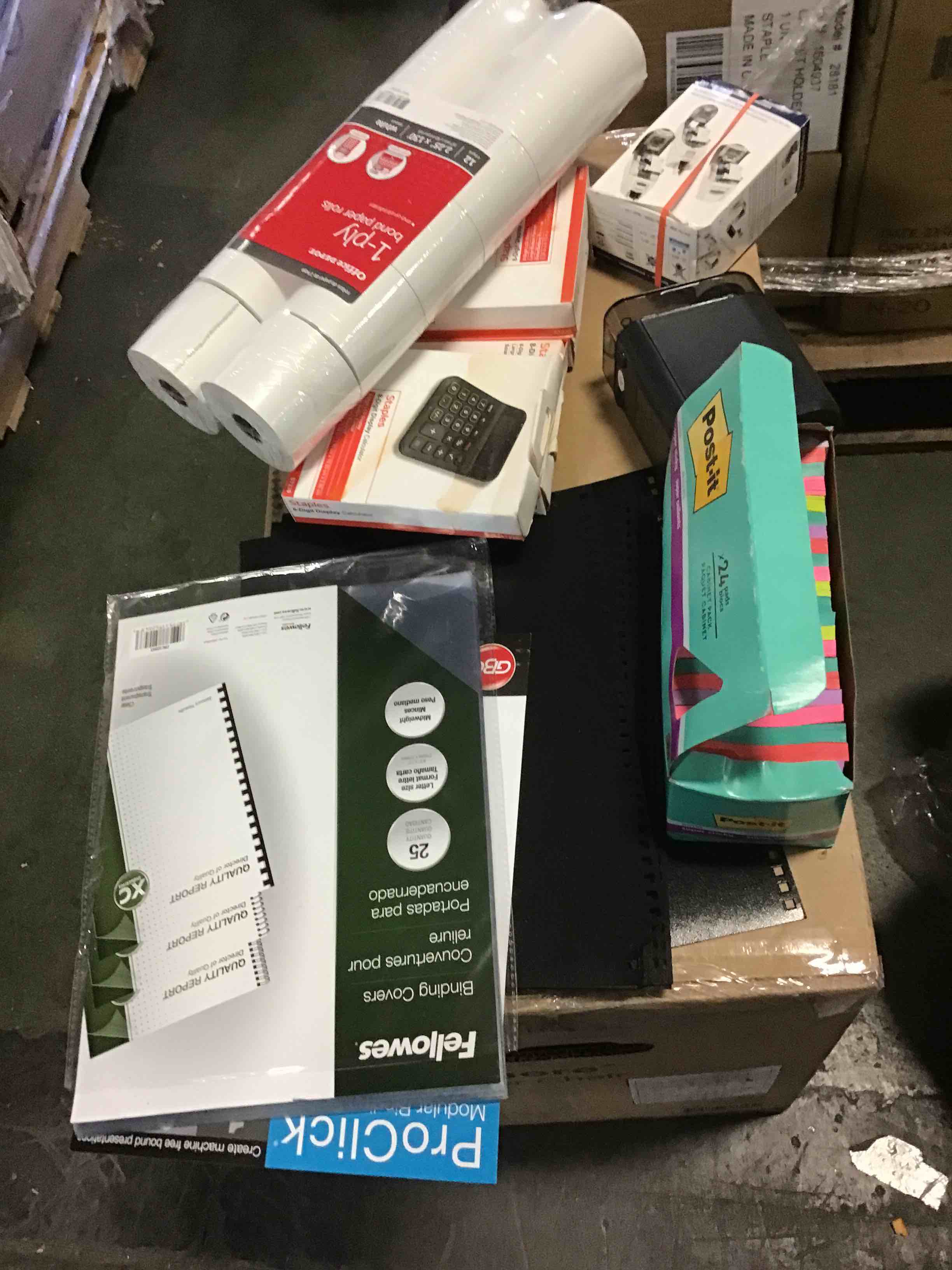 https://s3.amazonaws.com/lotting-images-prod/bidfta/BLU5154465_1699982662193.jpeg