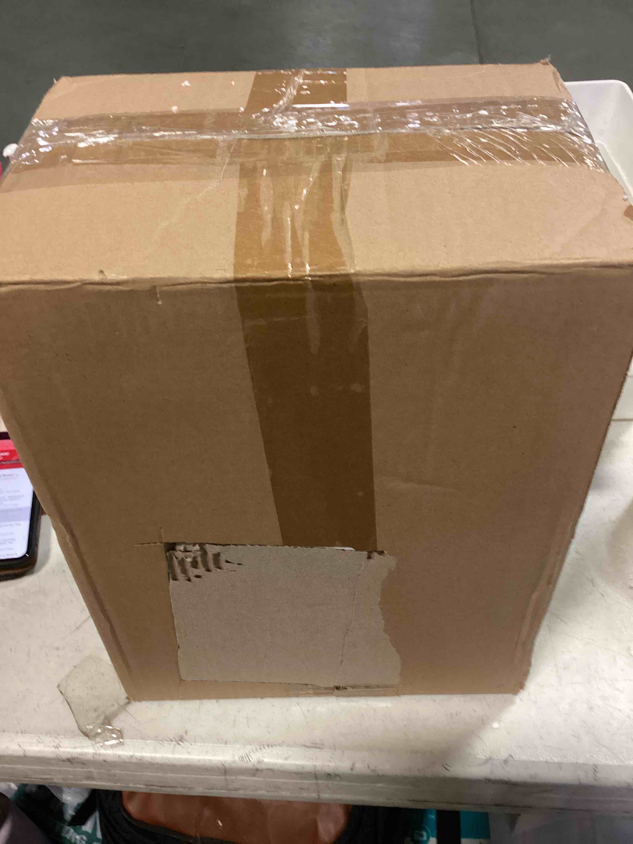 https://s3.amazonaws.com/lotting-images-prod/bidfta/BLU5154587_1700141309494.jpeg