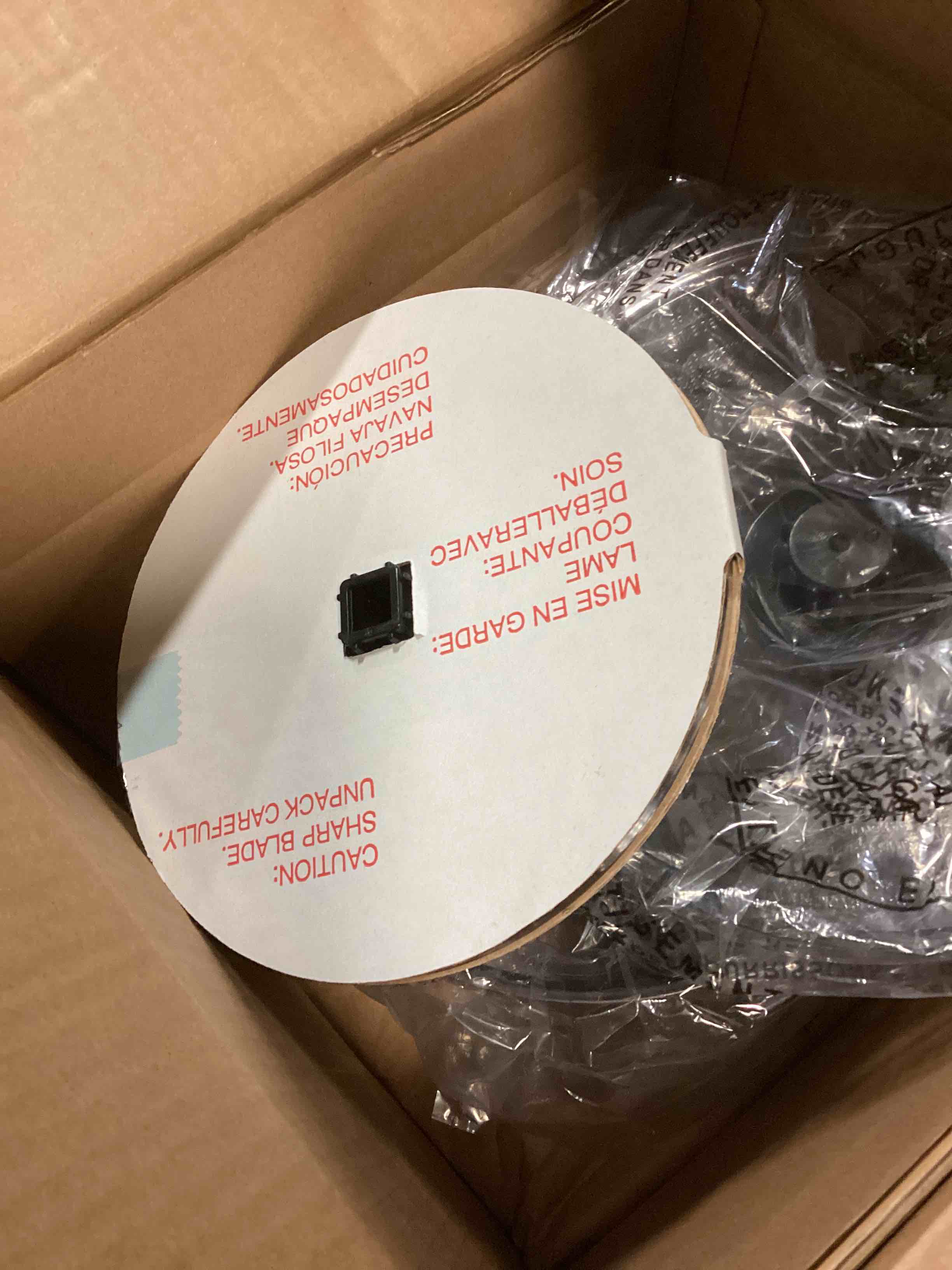 https://s3.amazonaws.com/lotting-images-prod/bidfta/BLU5154809_1700252803040.jpeg