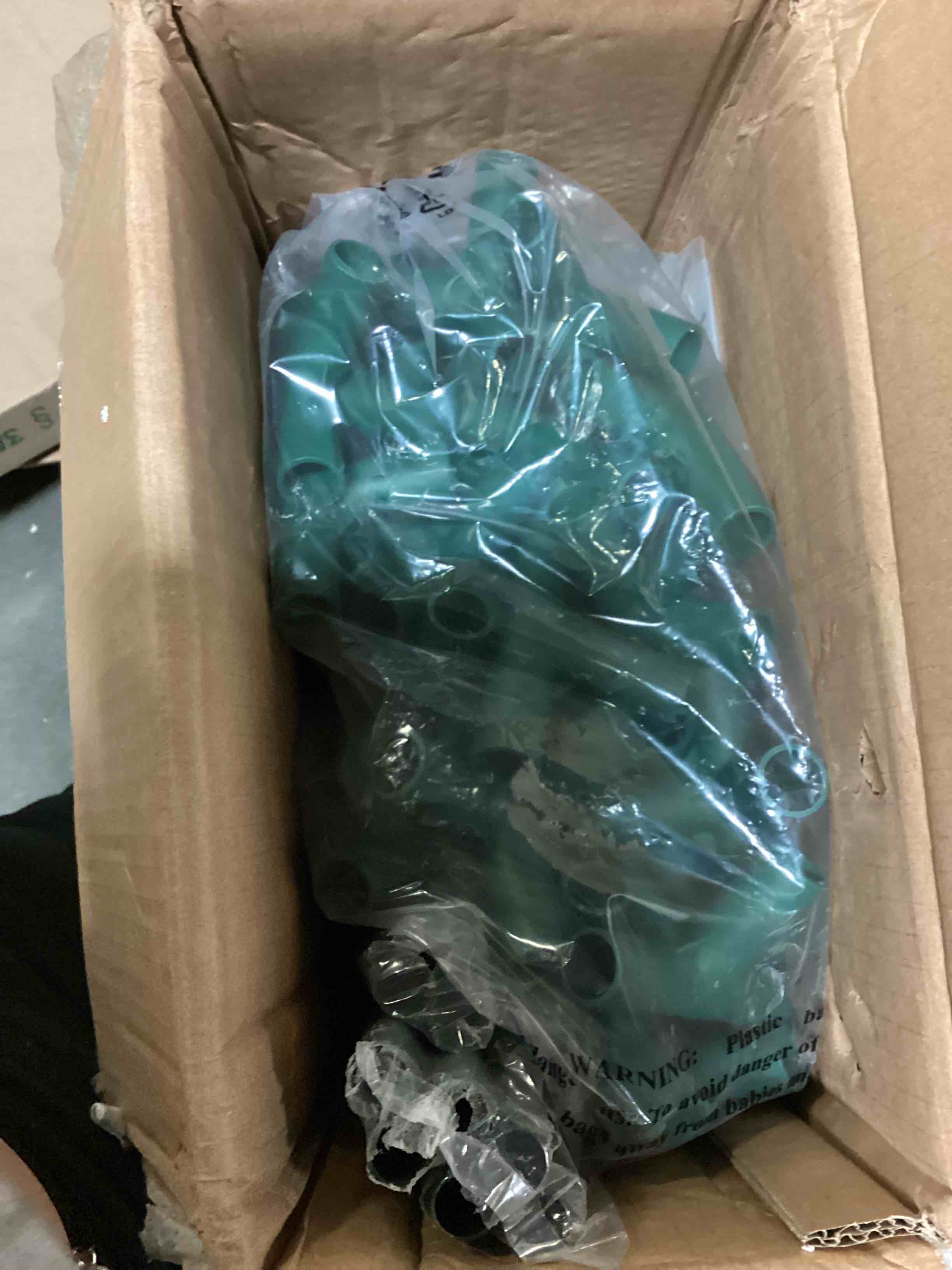 https://s3.amazonaws.com/lotting-images-prod/bidfta/BLU5154974_1700514449151.jpeg