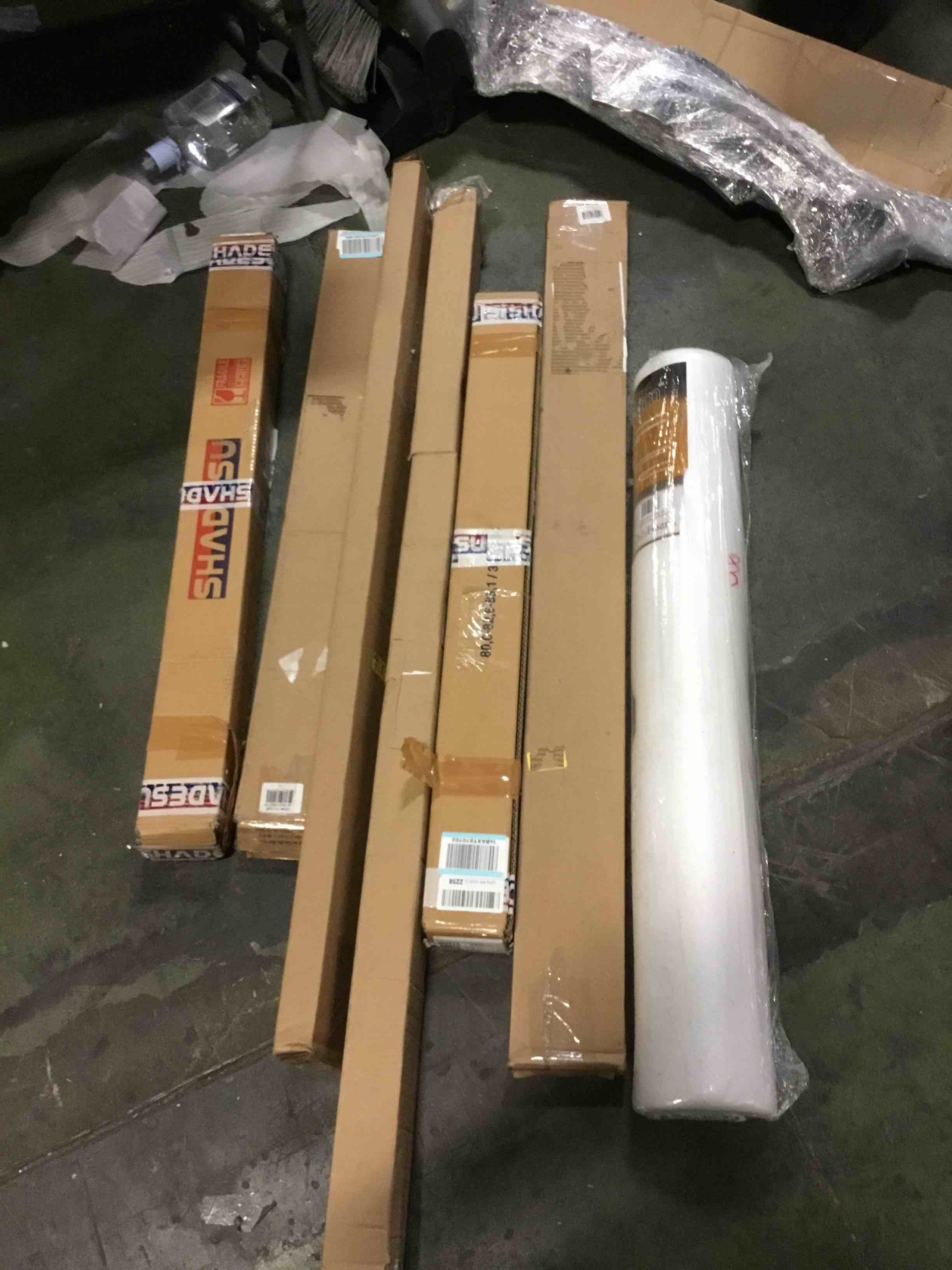 Assorted of  Products for the Maintenance or Decoration of the Home (it can include a variety of sizes and models)