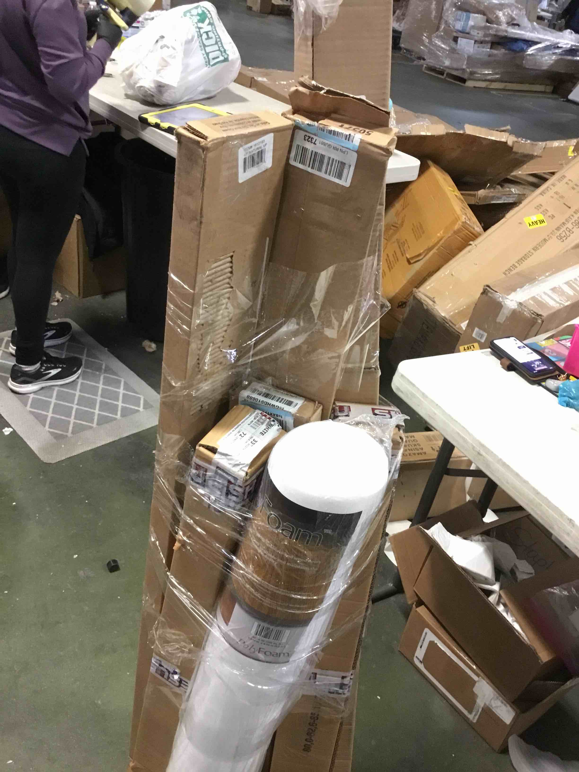 https://s3.amazonaws.com/lotting-images-prod/bidfta/BLU5155016_1700581402157.jpeg