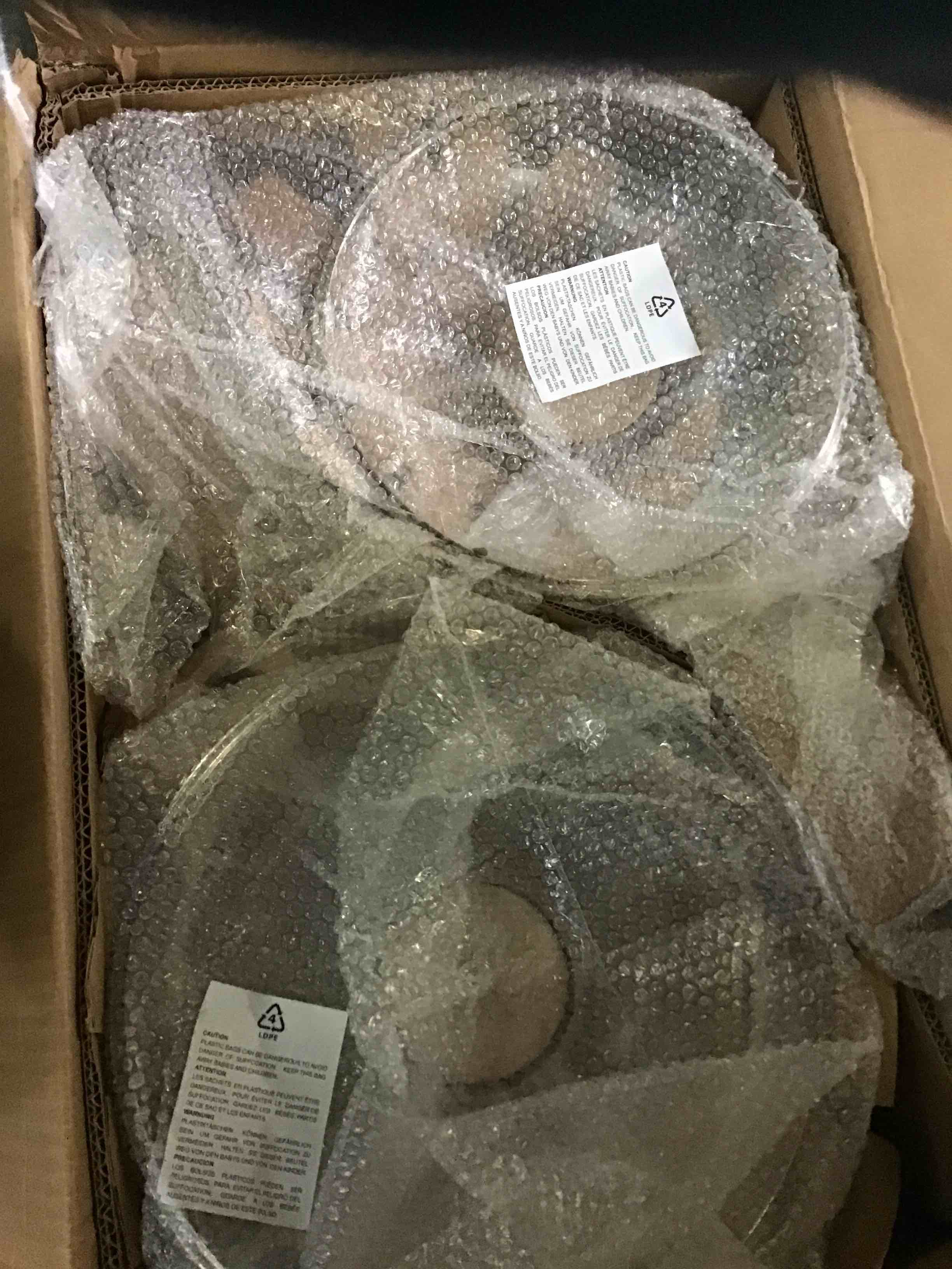 https://s3.amazonaws.com/lotting-images-prod/bidfta/BLU5168222_1690903856970.jpeg