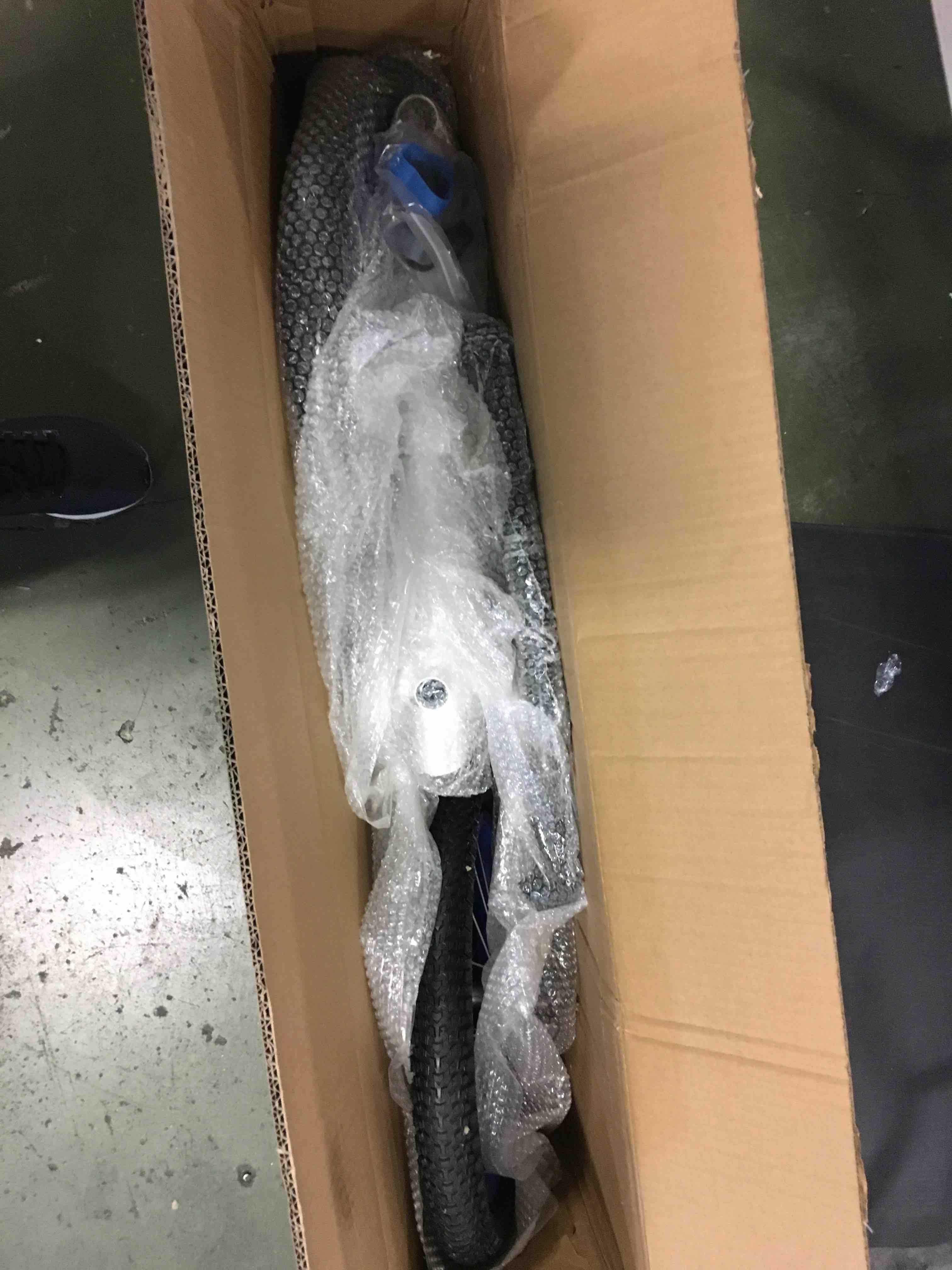 https://s3.amazonaws.com/lotting-images-prod/bidfta/BLU5168694_1691582286867.jpeg