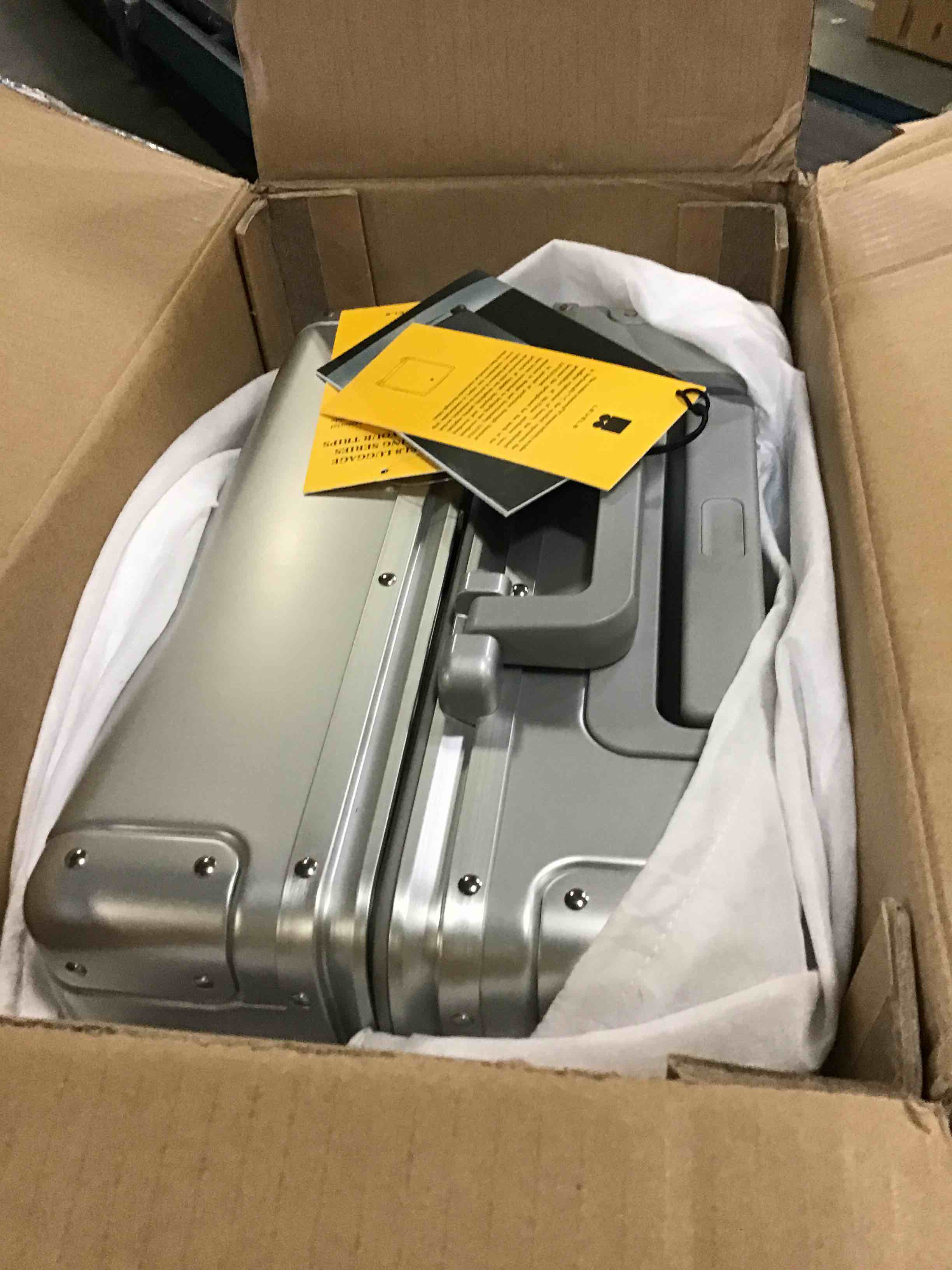 https://s3.amazonaws.com/lotting-images-prod/bidfta/BLU5169199_1692191060297.jpeg