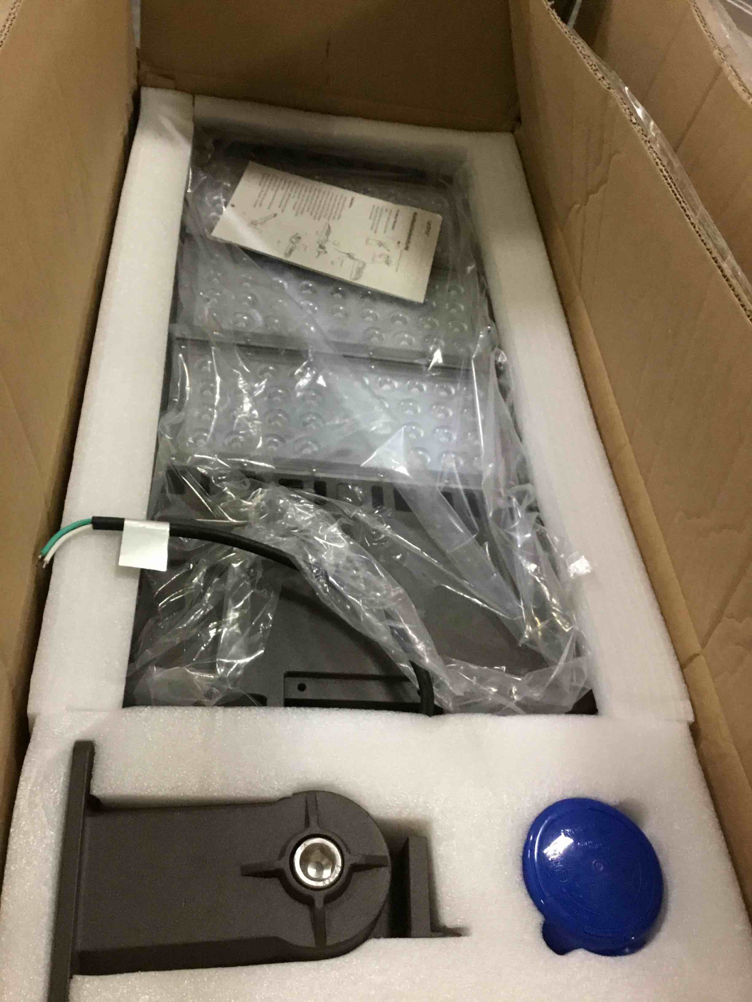 https://s3.amazonaws.com/lotting-images-prod/bidfta/BLU5169412_1692284366241.jpeg