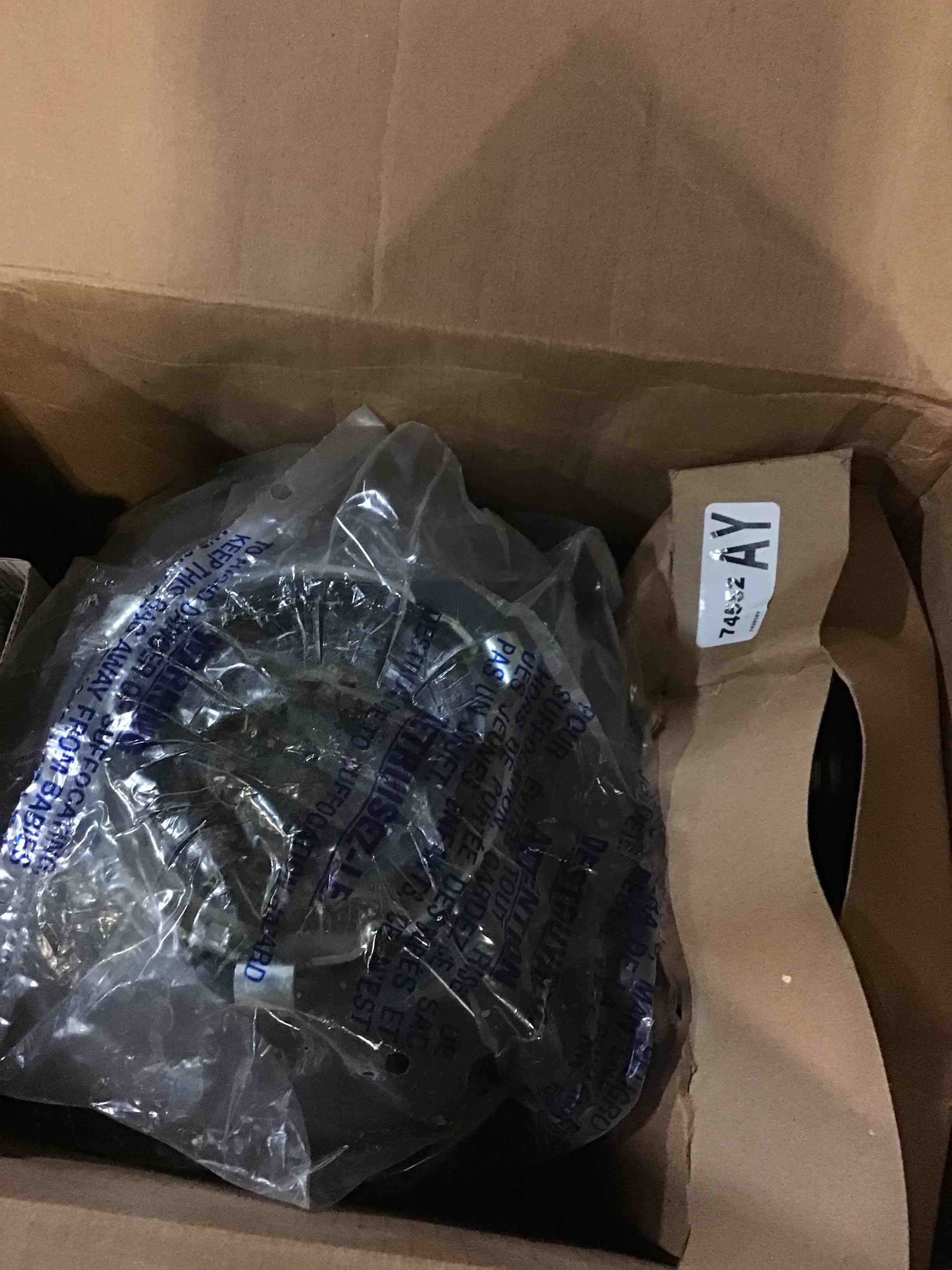 https://s3.amazonaws.com/lotting-images-prod/bidfta/BLU5169449_1690889387166.jpeg