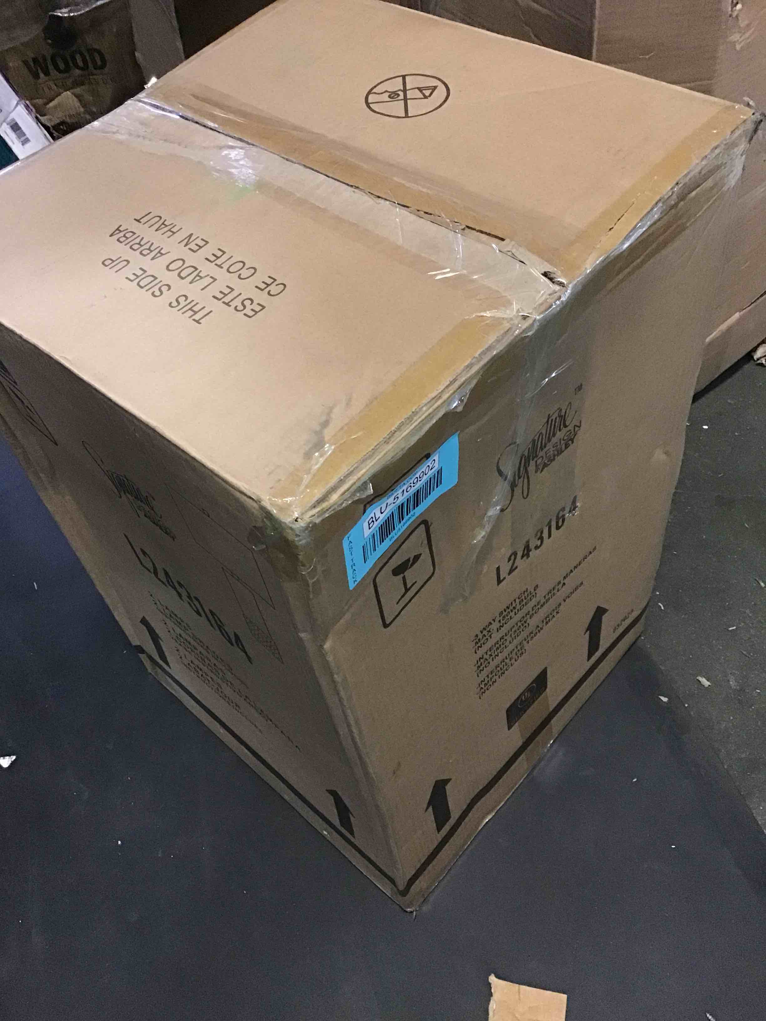 https://s3.amazonaws.com/lotting-images-prod/bidfta/BLU5169902_1691429663355.jpeg