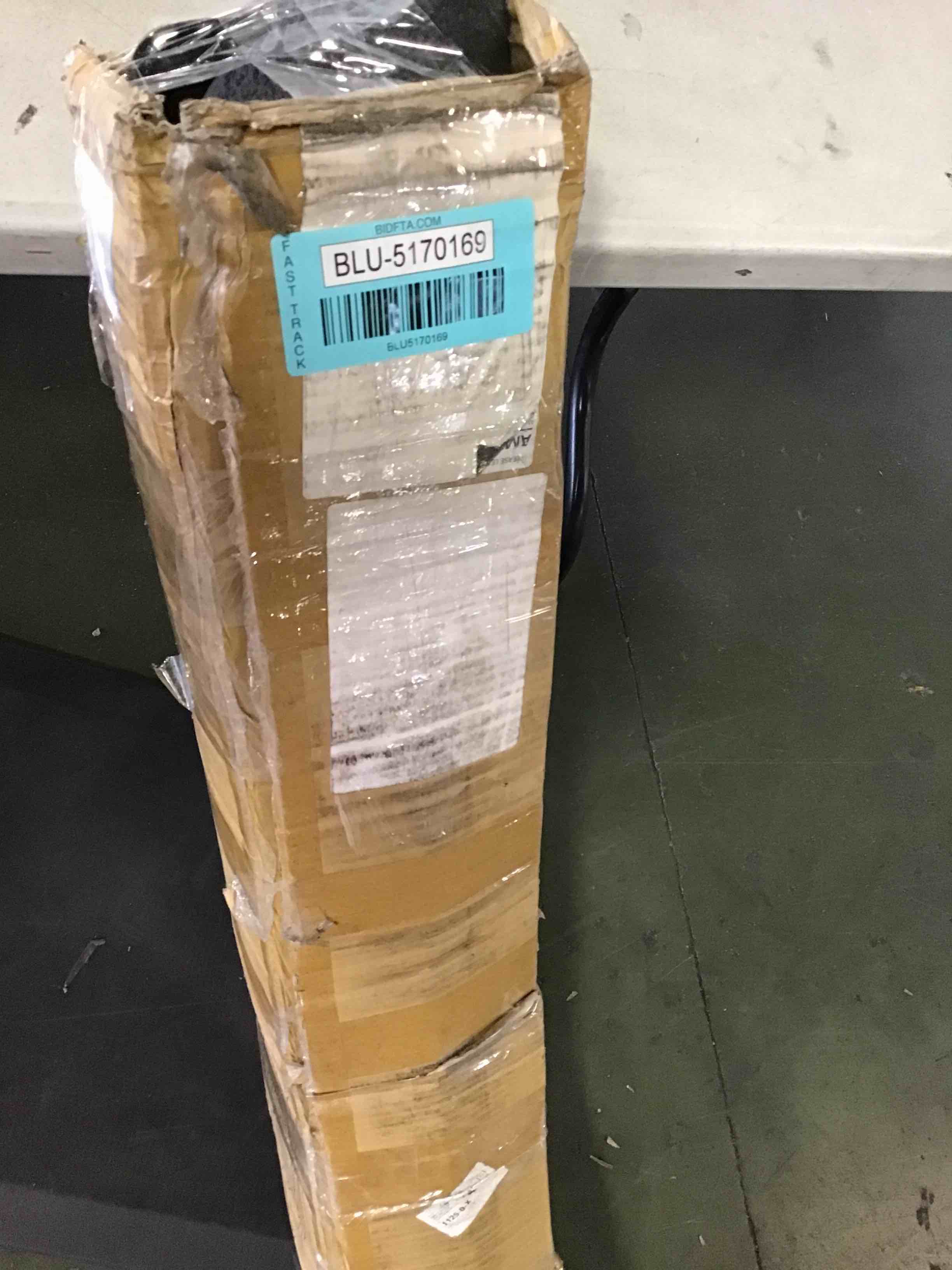 https://s3.amazonaws.com/lotting-images-prod/bidfta/BLU5170169_1691526119657.jpeg