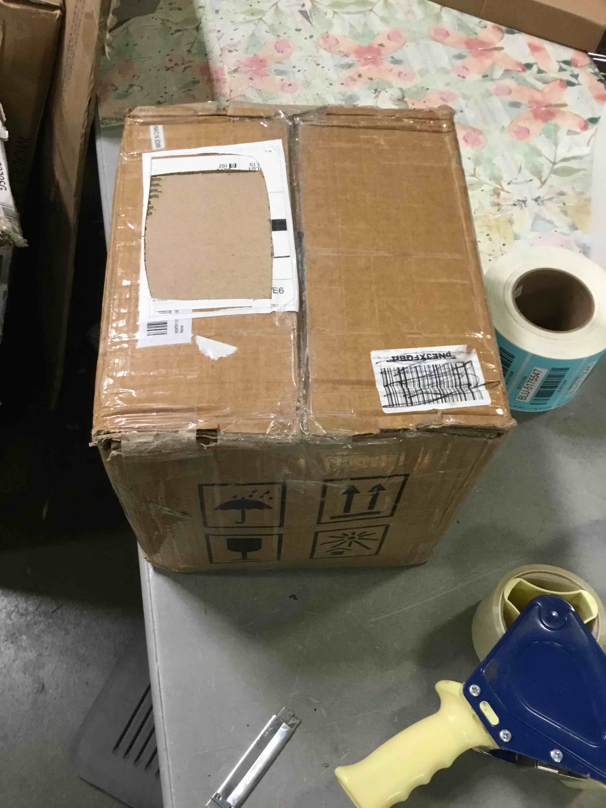https://s3.amazonaws.com/lotting-images-prod/bidfta/BLU5175545_1690820976701.jpeg