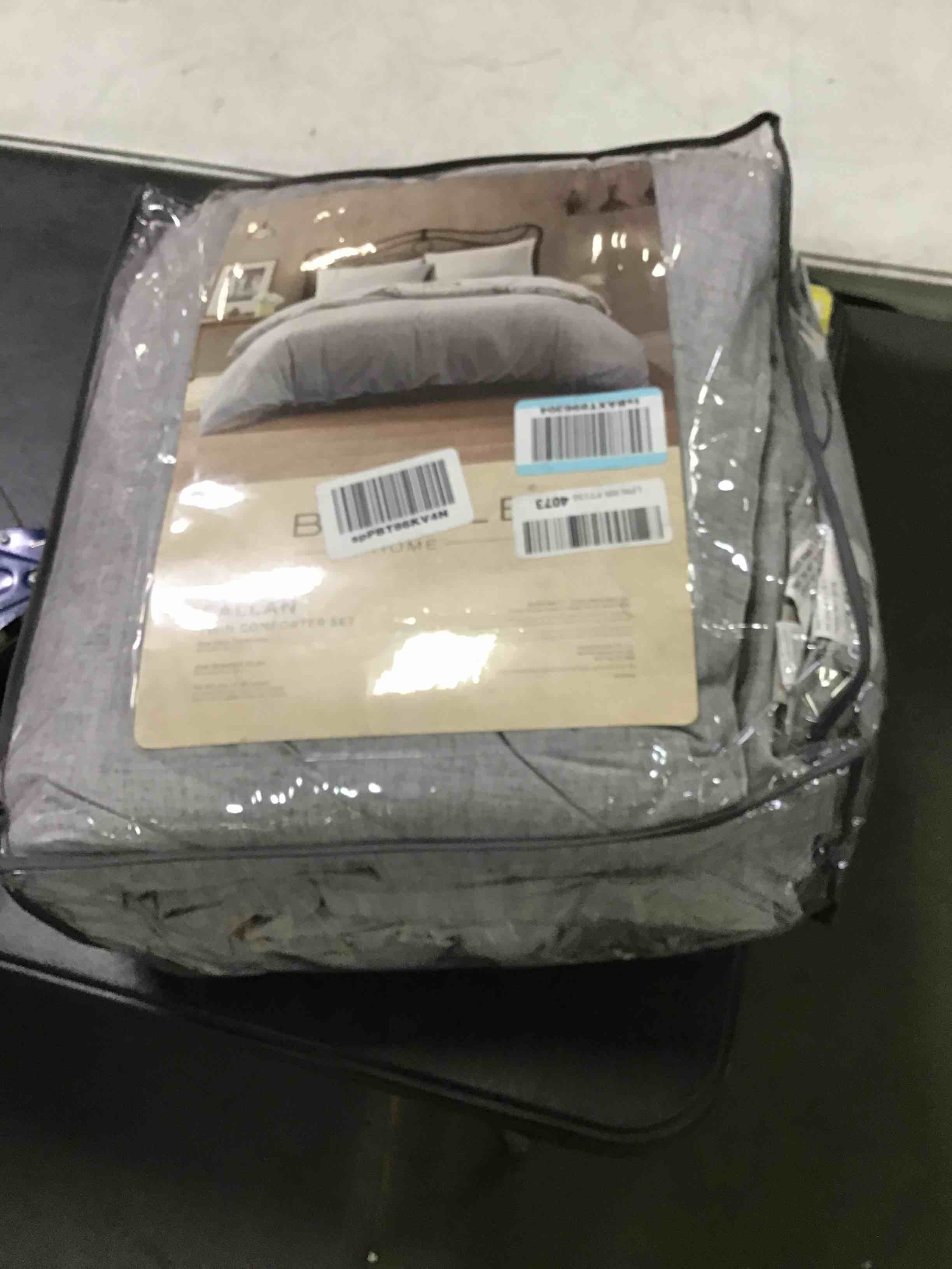 https://s3.amazonaws.com/lotting-images-prod/bidfta/BLU5175833_1690999182557.jpeg