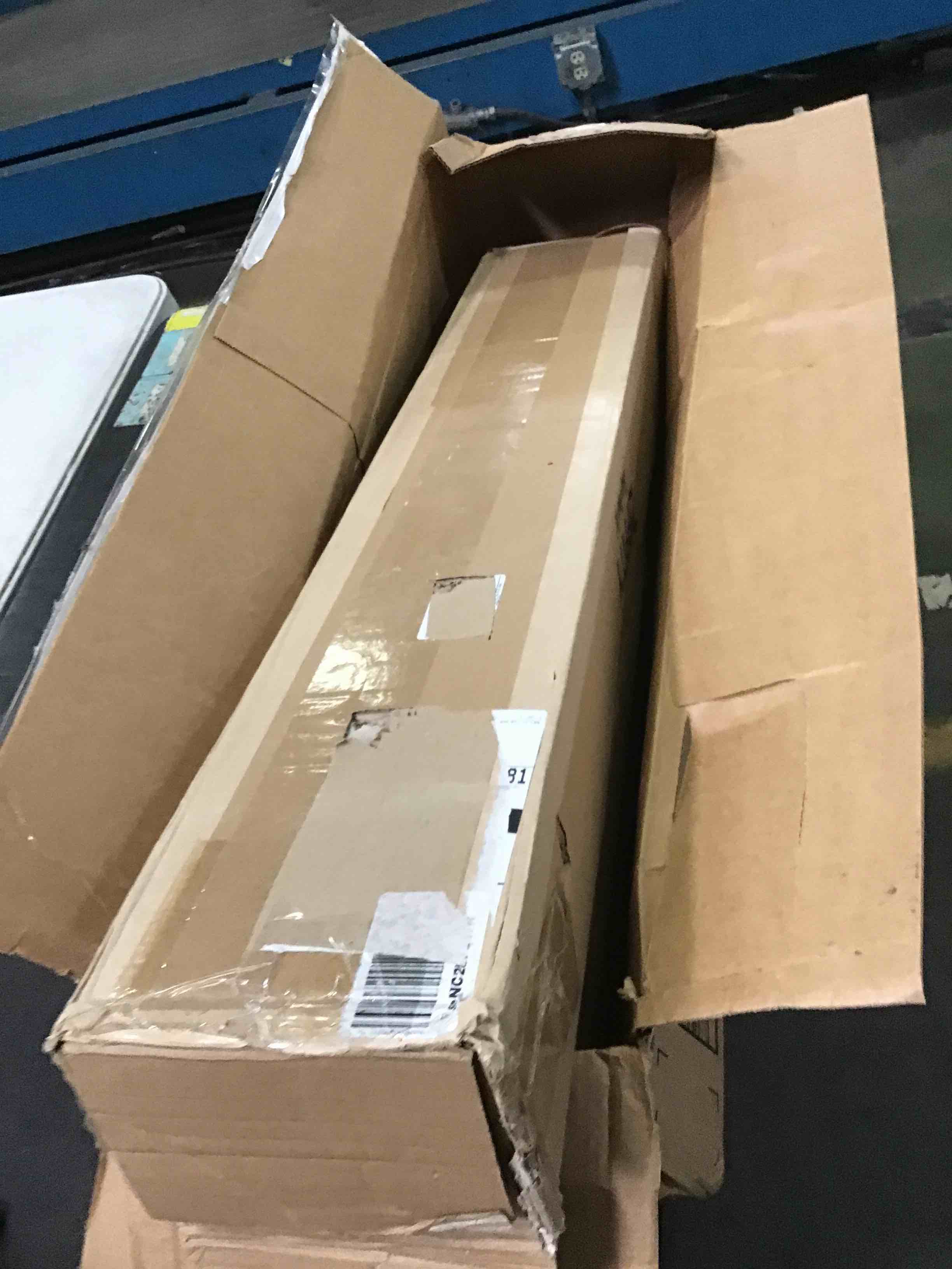 https://s3.amazonaws.com/lotting-images-prod/bidfta/BLU5175867_1691005715481.jpeg