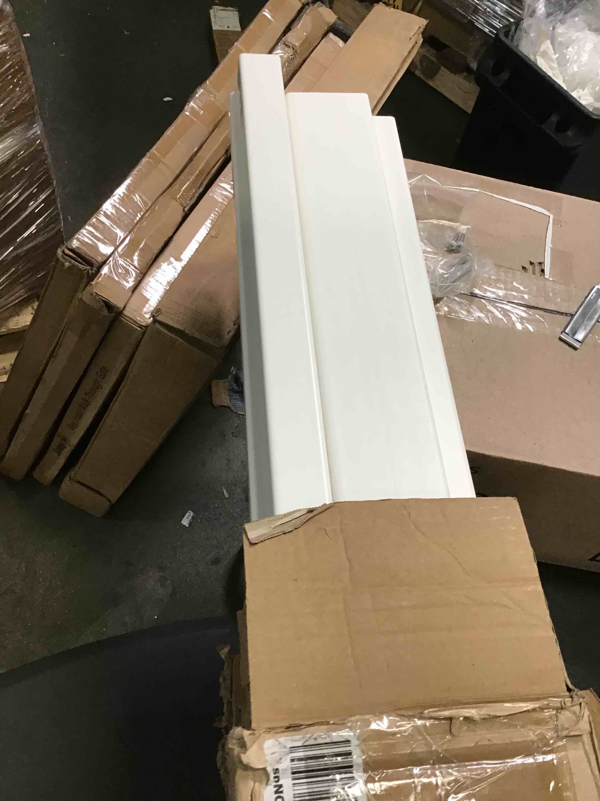 https://s3.amazonaws.com/lotting-images-prod/bidfta/BLU5175867_1691005745343.jpeg