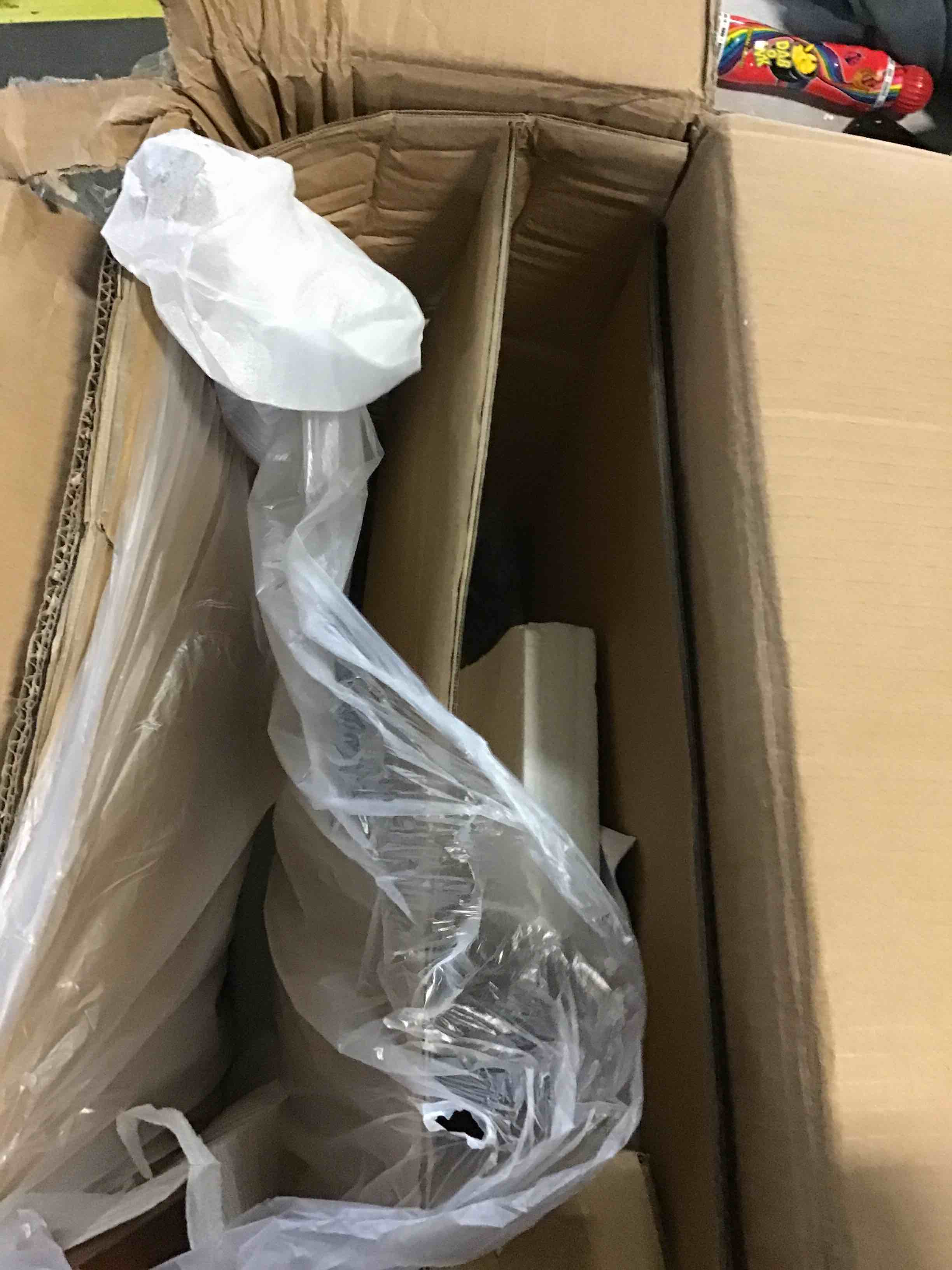 https://s3.amazonaws.com/lotting-images-prod/bidfta/BLU5179202_1692030097895.jpeg