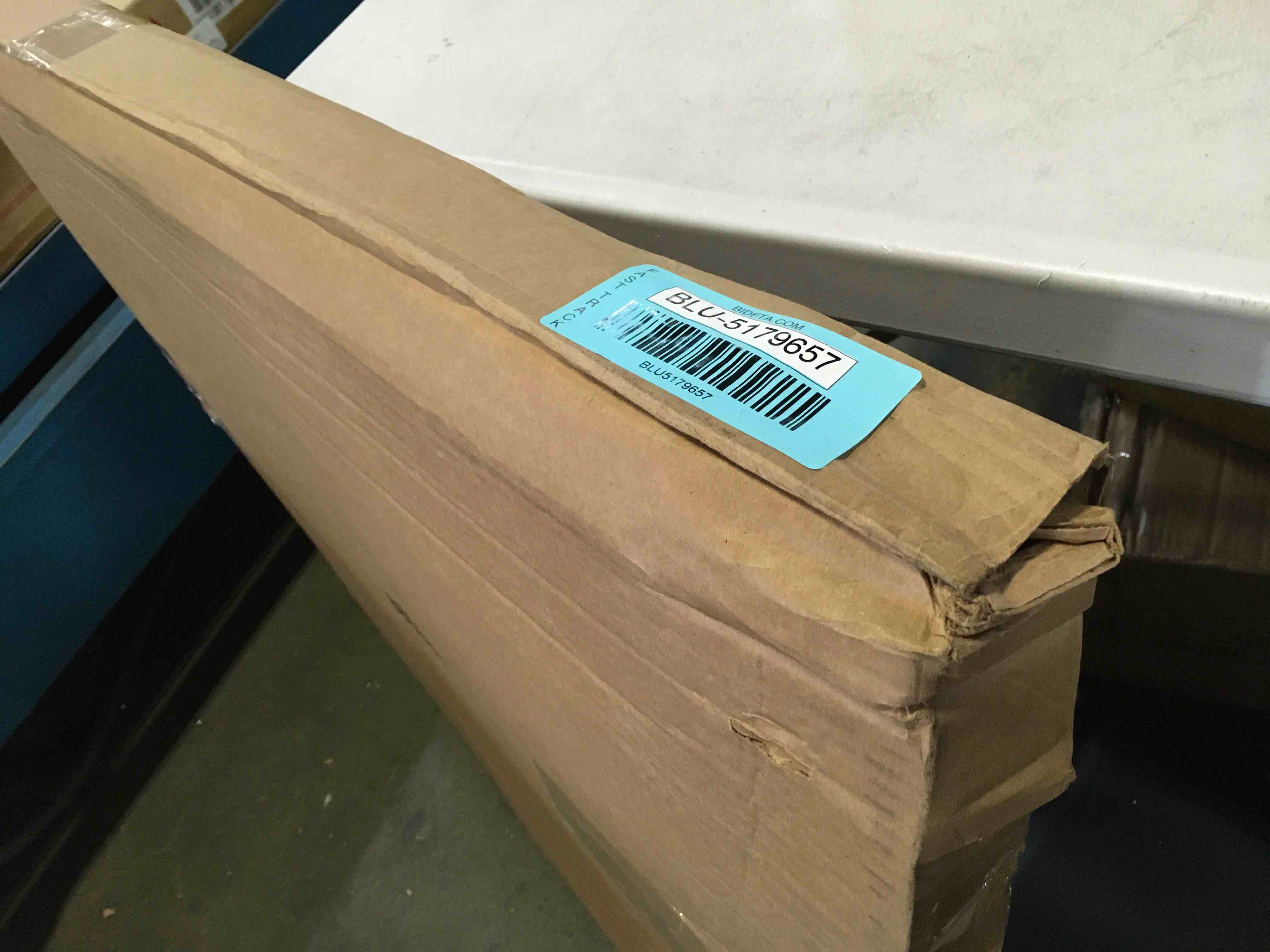 https://s3.amazonaws.com/lotting-images-prod/bidfta/BLU5179657_1692275918951.jpeg