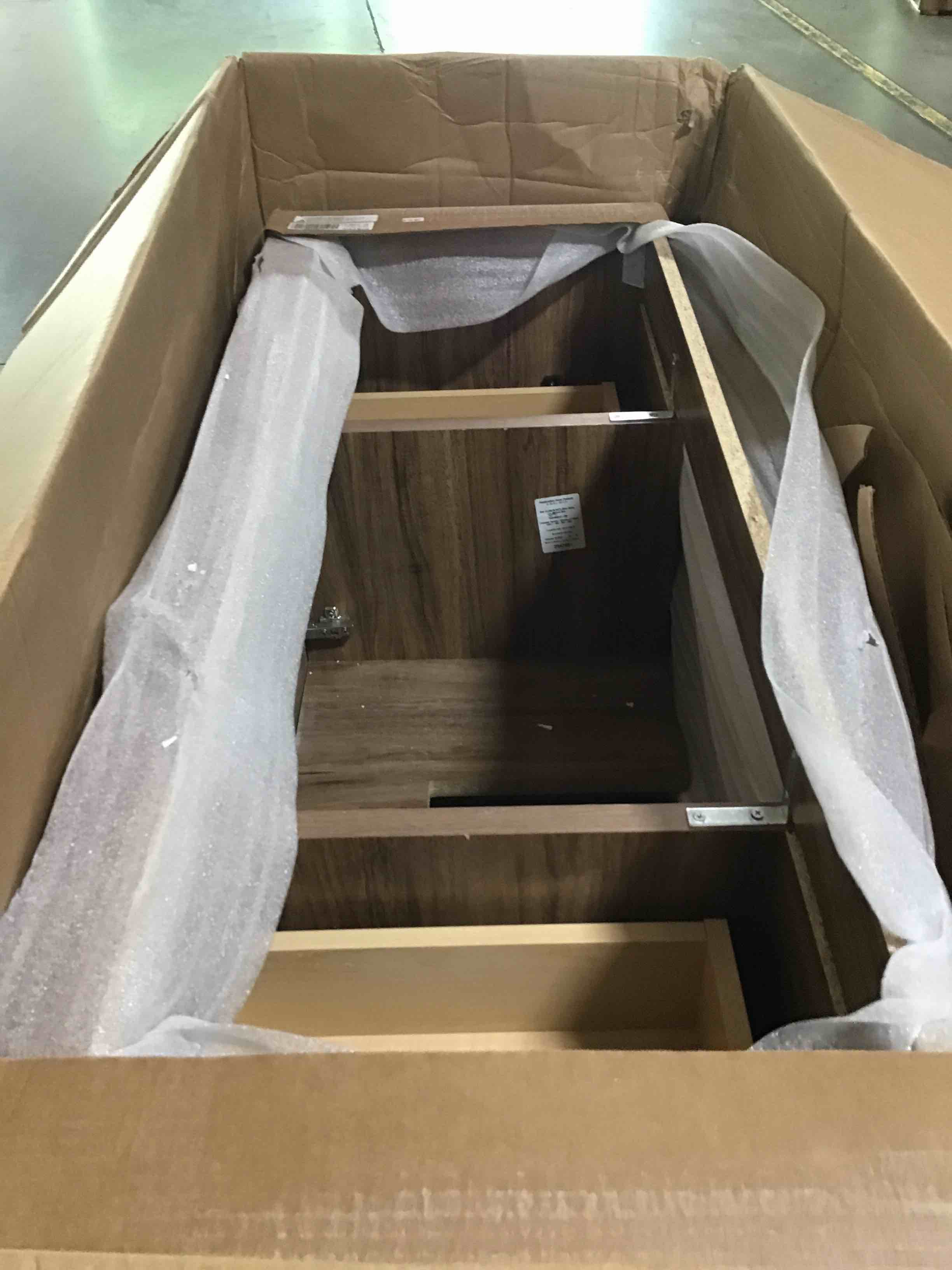 https://s3.amazonaws.com/lotting-images-prod/bidfta/BLU5181627_1691416258066.jpeg