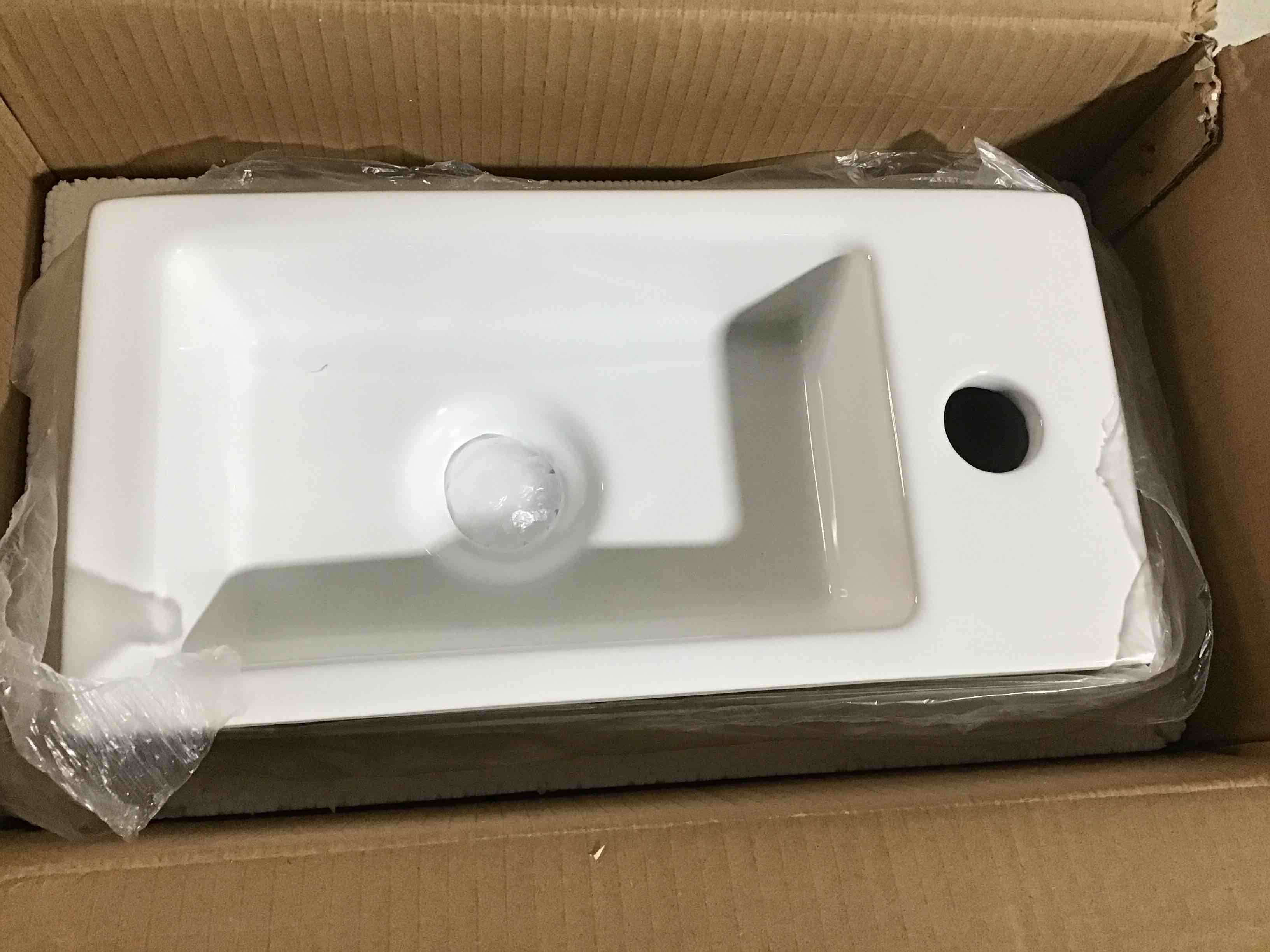 https://s3.amazonaws.com/lotting-images-prod/bidfta/BLU5182992_1691766847689.jpeg