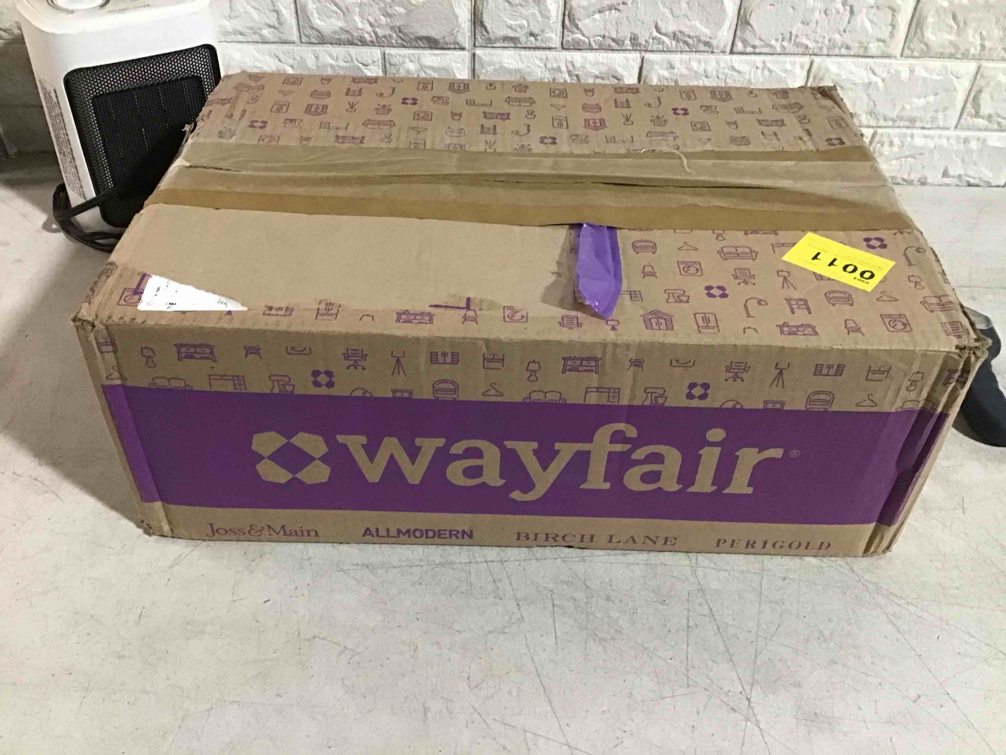 https://s3.amazonaws.com/lotting-images-prod/bidfta/BLU5183015_1691778860344.jpeg