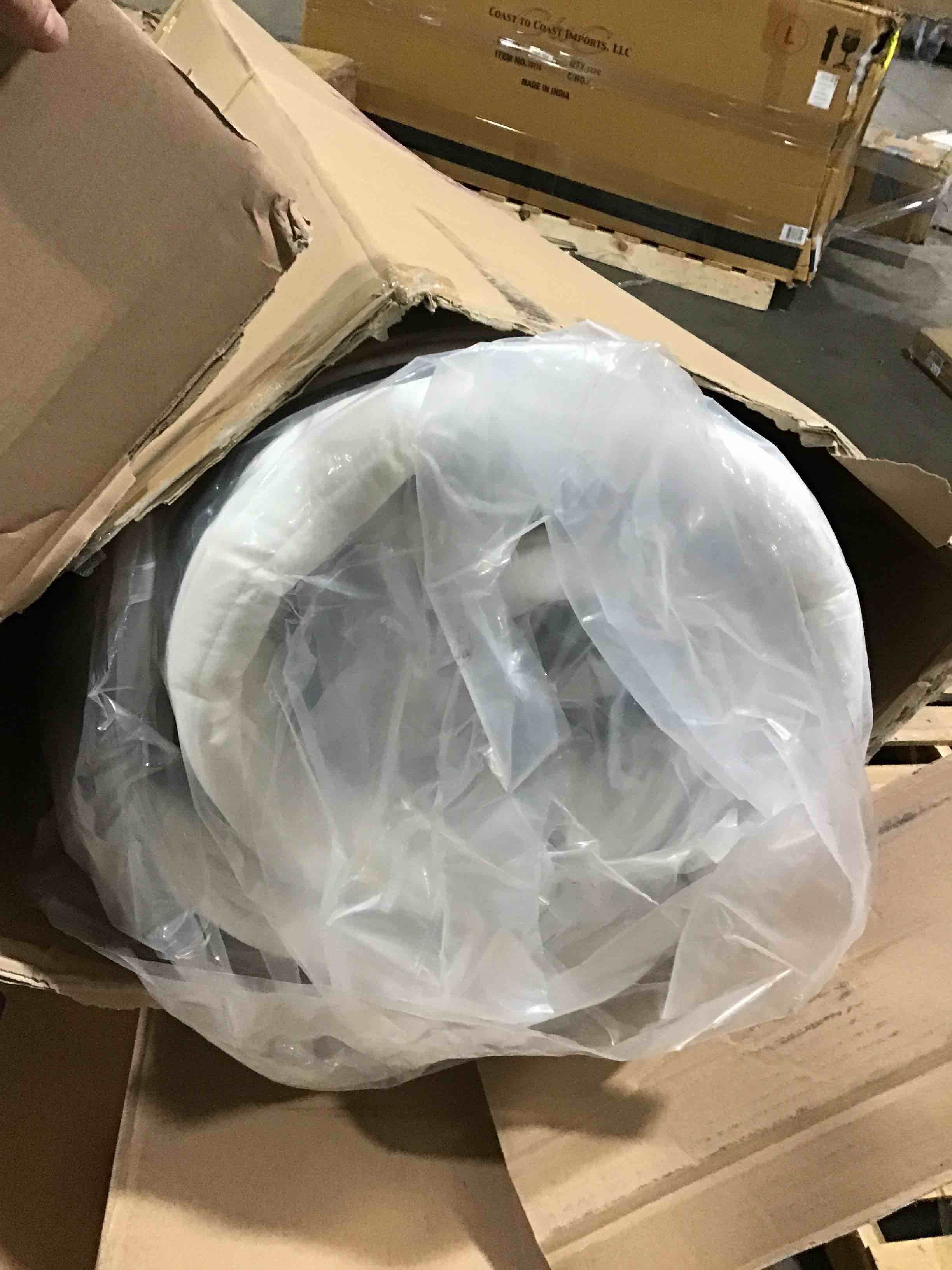 https://s3.amazonaws.com/lotting-images-prod/bidfta/BLU5183825_1692887318811.jpeg
