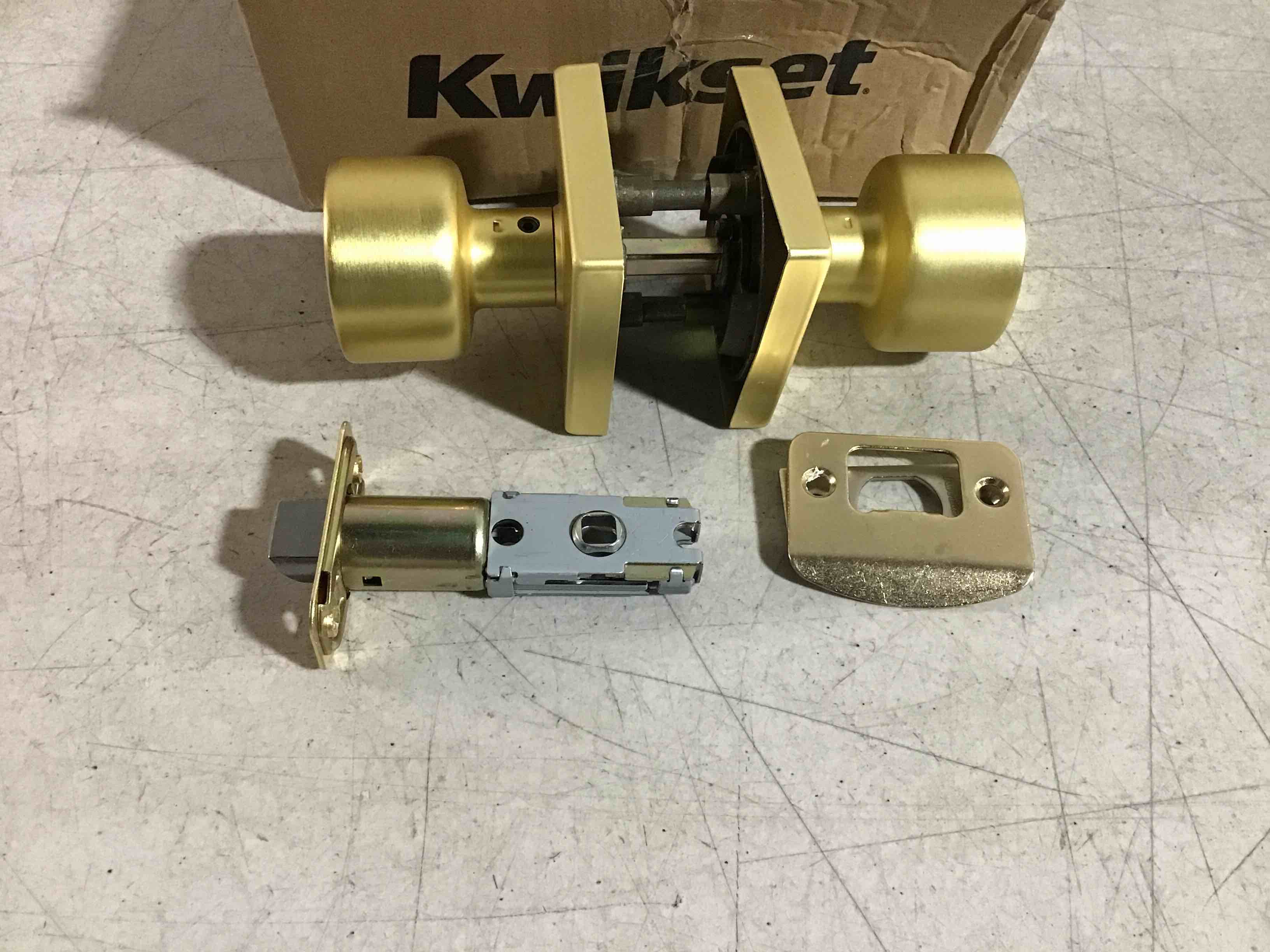 https://s3.amazonaws.com/lotting-images-prod/bidfta/BLU5184279_1693400092383.jpeg