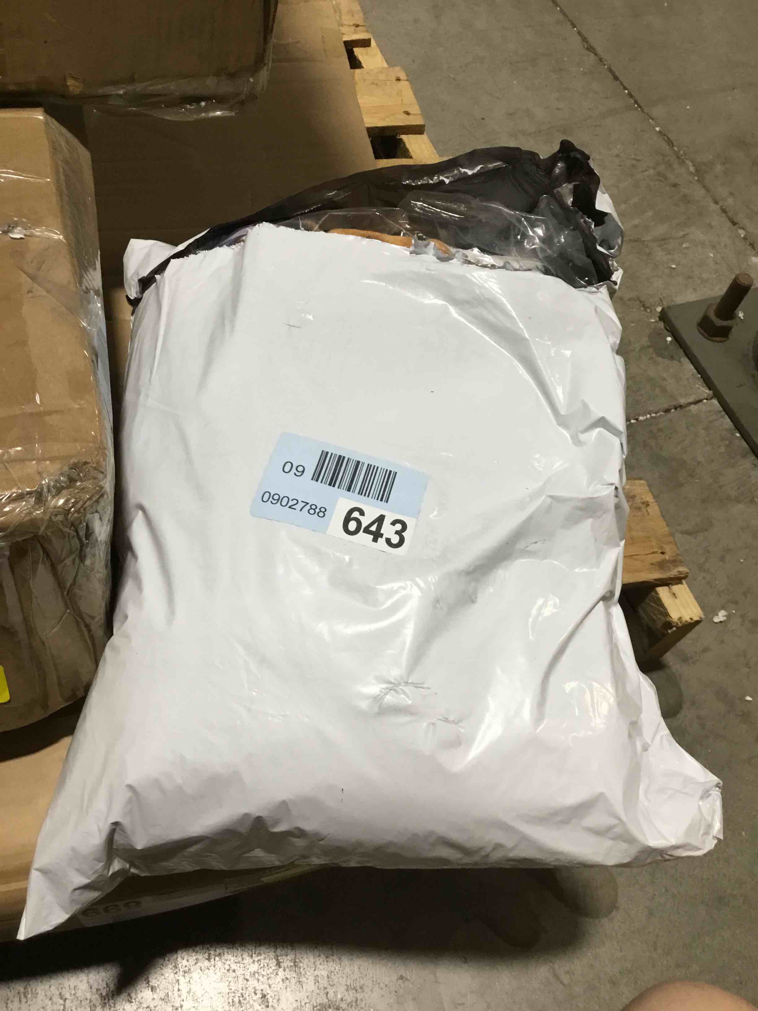 https://s3.amazonaws.com/lotting-images-prod/bidfta/BLU5184516_1691583439600.jpeg