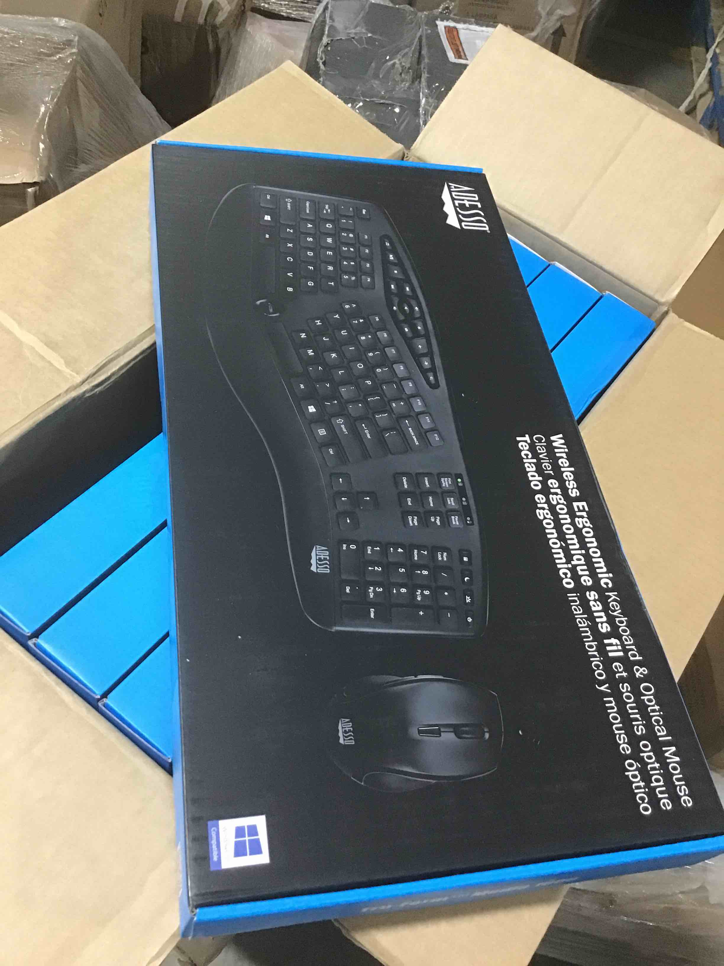 https://s3.amazonaws.com/lotting-images-prod/bidfta/BLU5185002_1692723732050.jpeg