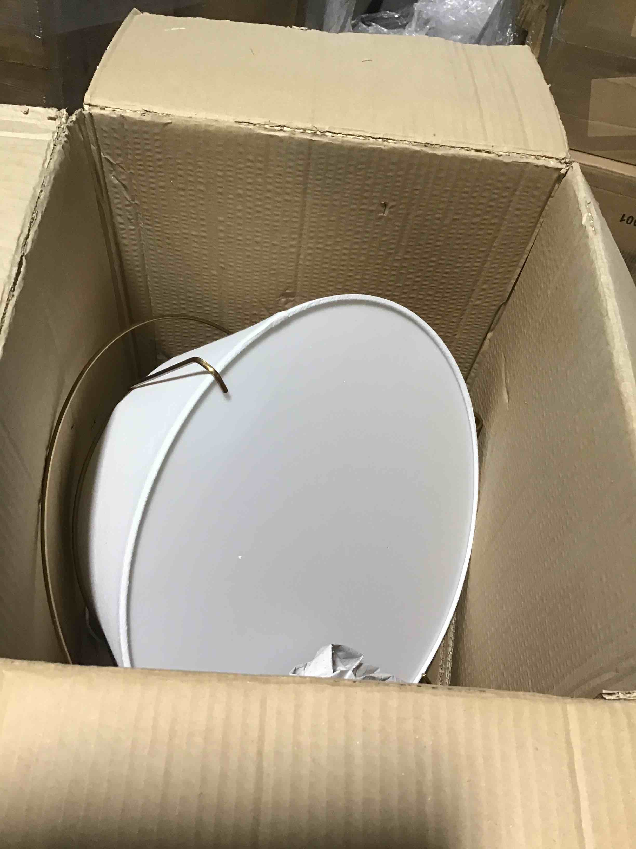 https://s3.amazonaws.com/lotting-images-prod/bidfta/BLU5185404_1693406516723.jpeg