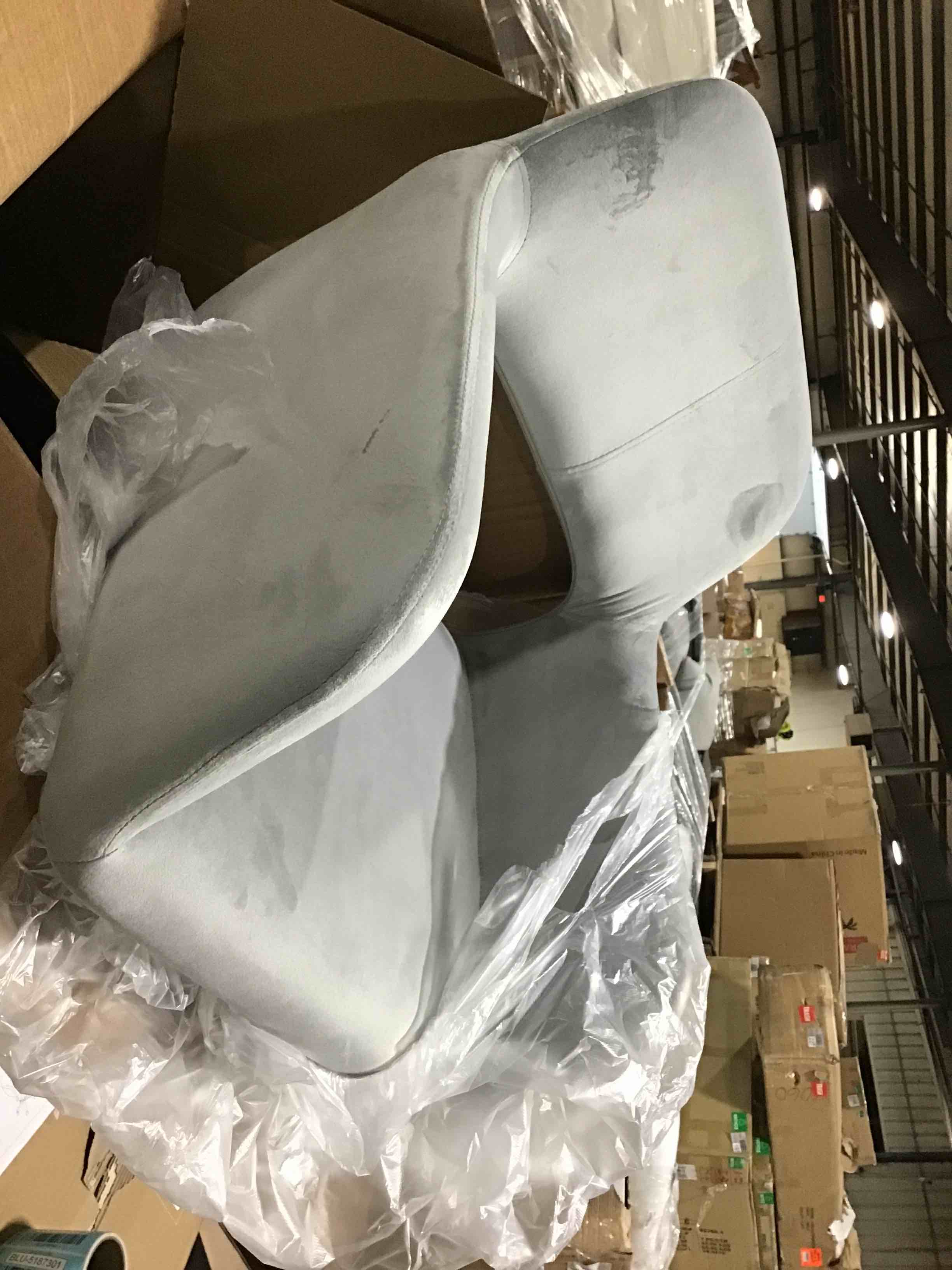 https://s3.amazonaws.com/lotting-images-prod/bidfta/BLU5187303_1692389245916.jpeg