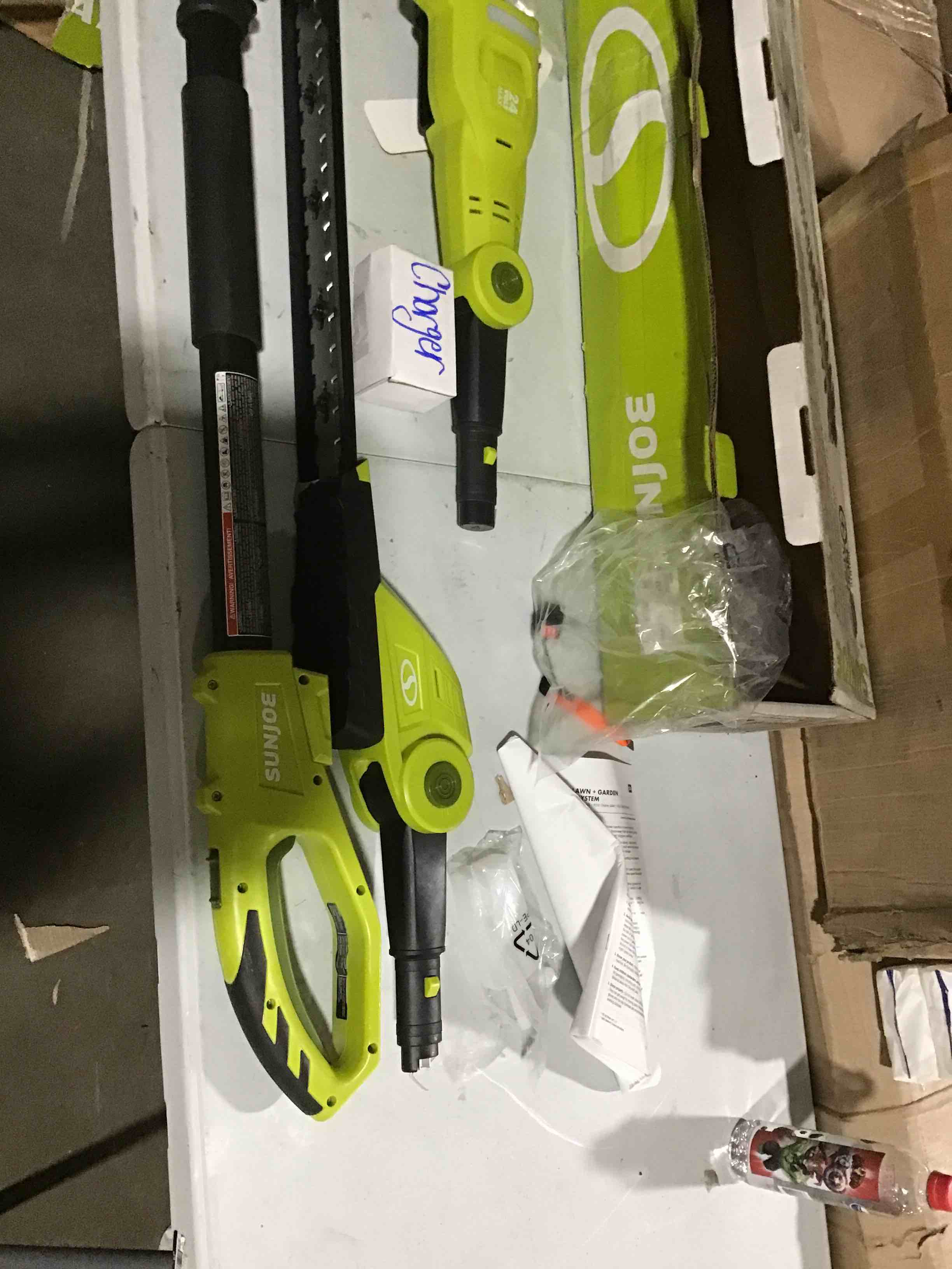 https://s3.amazonaws.com/lotting-images-prod/bidfta/BLU5187509_1691088201766.jpeg