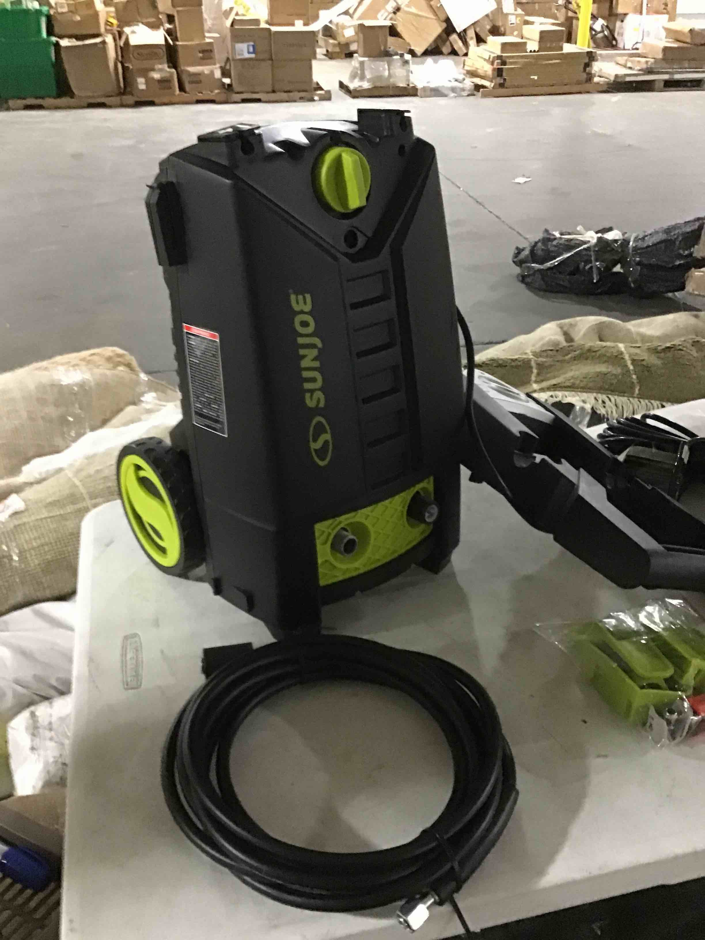 https://s3.amazonaws.com/lotting-images-prod/bidfta/BLU5187529_1691411695473.jpeg