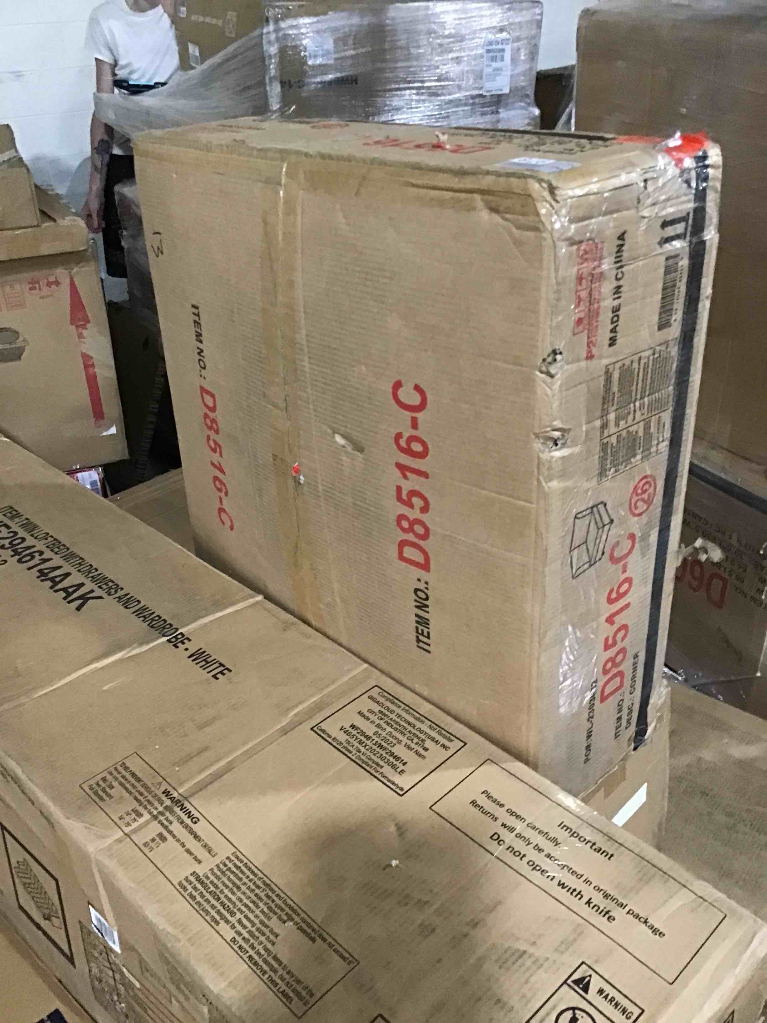 https://s3.amazonaws.com/lotting-images-prod/bidfta/BLU5187808_1691772569178.jpeg