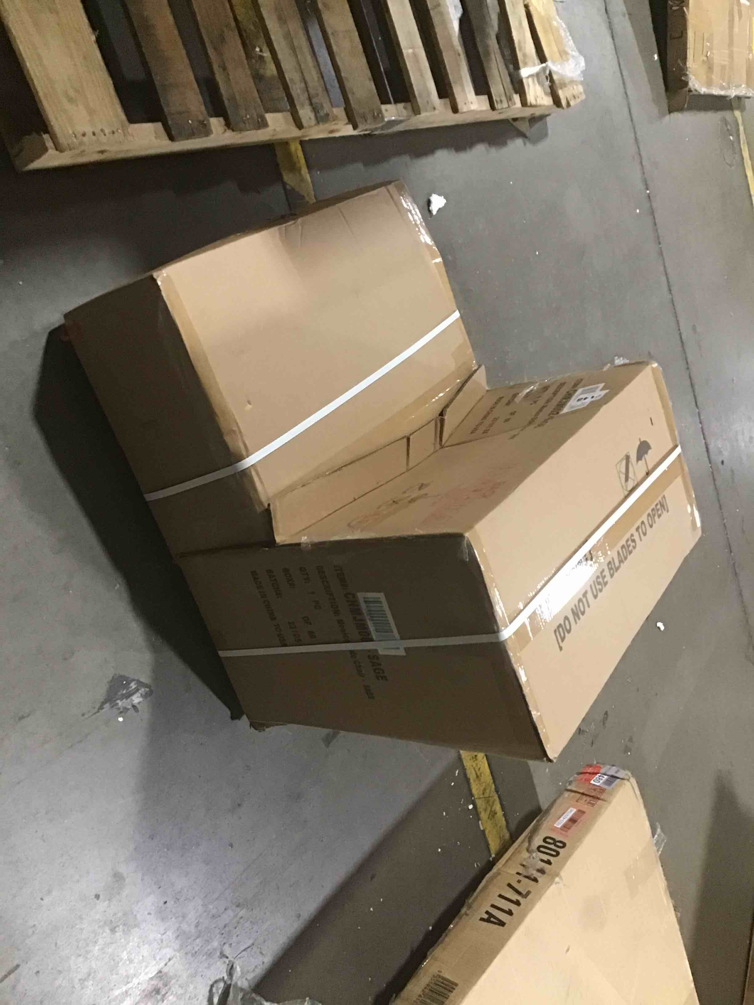 https://s3.amazonaws.com/lotting-images-prod/bidfta/BLU5188625_1693510002932.jpeg