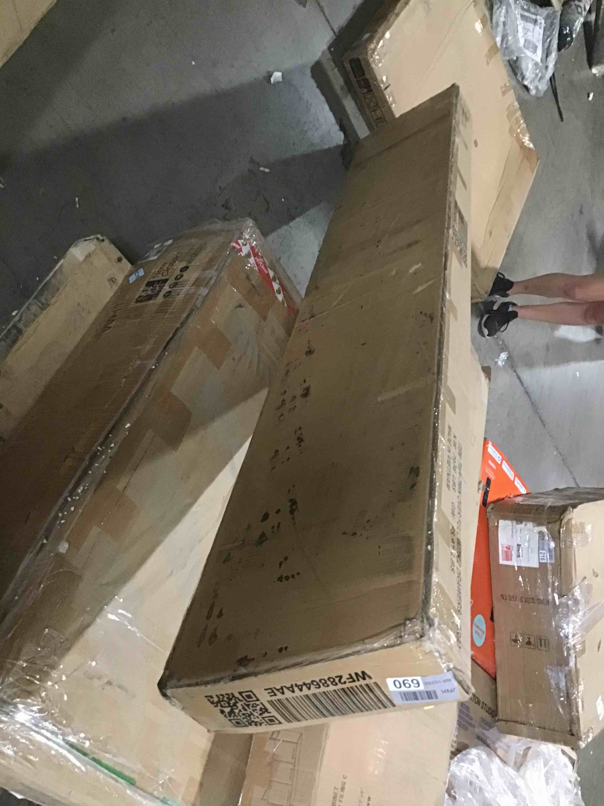 https://s3.amazonaws.com/lotting-images-prod/bidfta/BLU5188727_1693926249276.jpeg