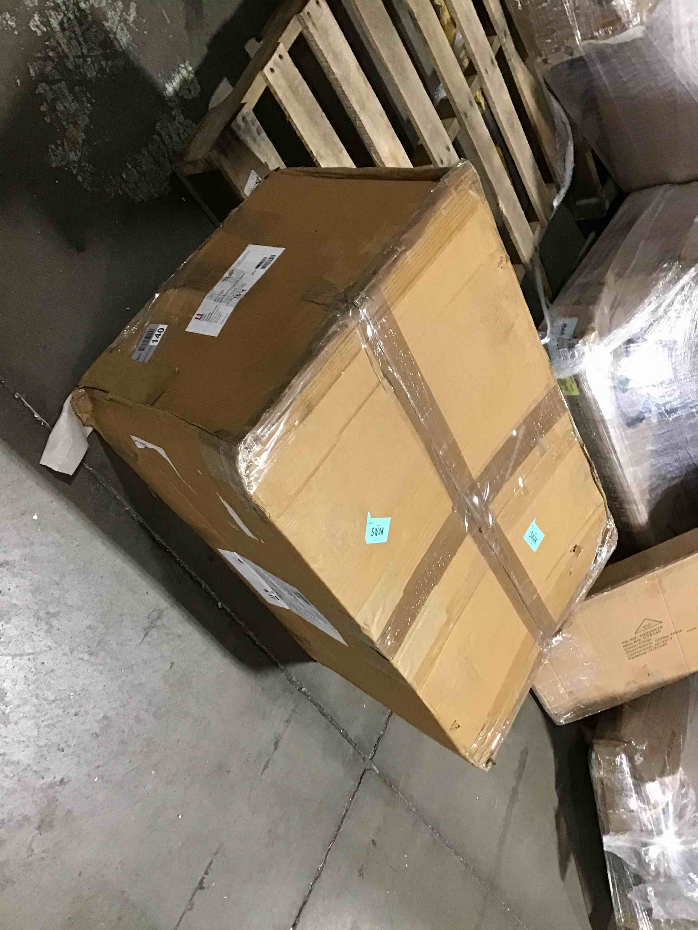 https://s3.amazonaws.com/lotting-images-prod/bidfta/BLU5188781_1694003725066.jpeg