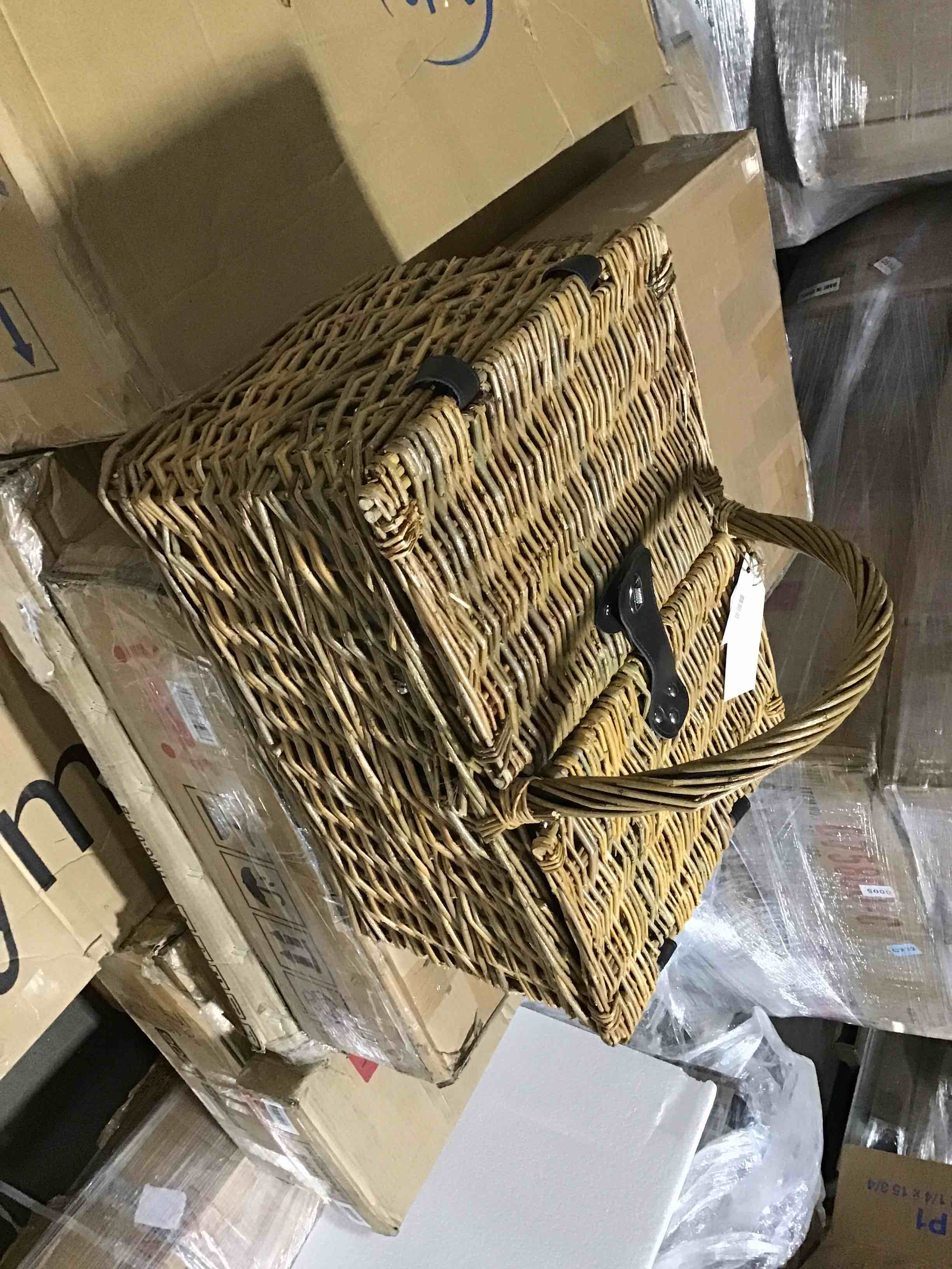 https://s3.amazonaws.com/lotting-images-prod/bidfta/BLU5188787_1694005872539.jpeg