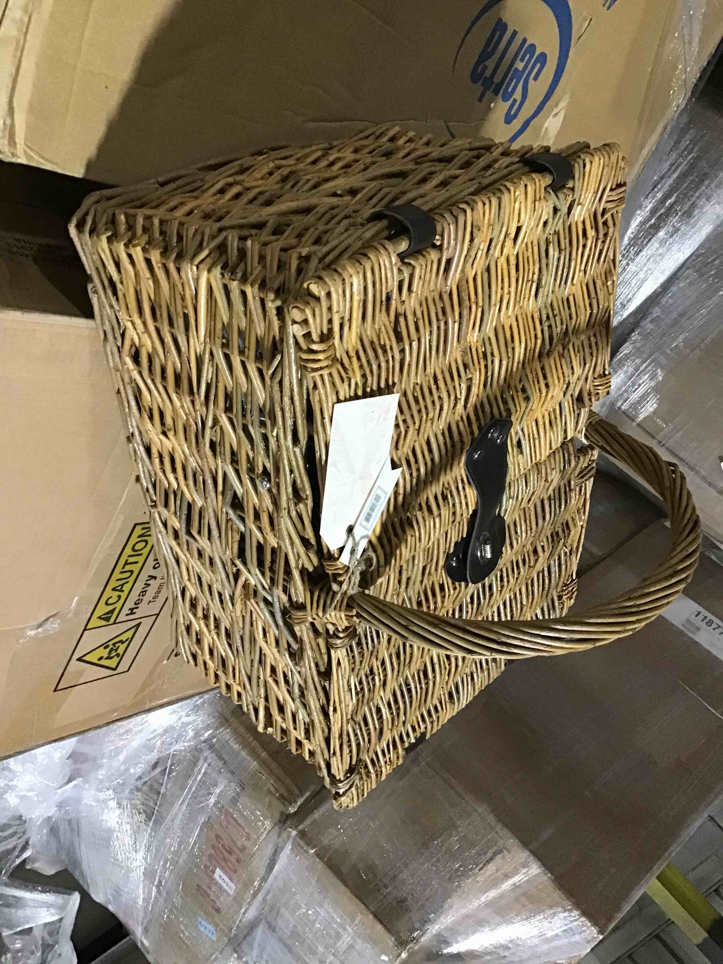 https://s3.amazonaws.com/lotting-images-prod/bidfta/BLU5188787_1694005882470.jpeg