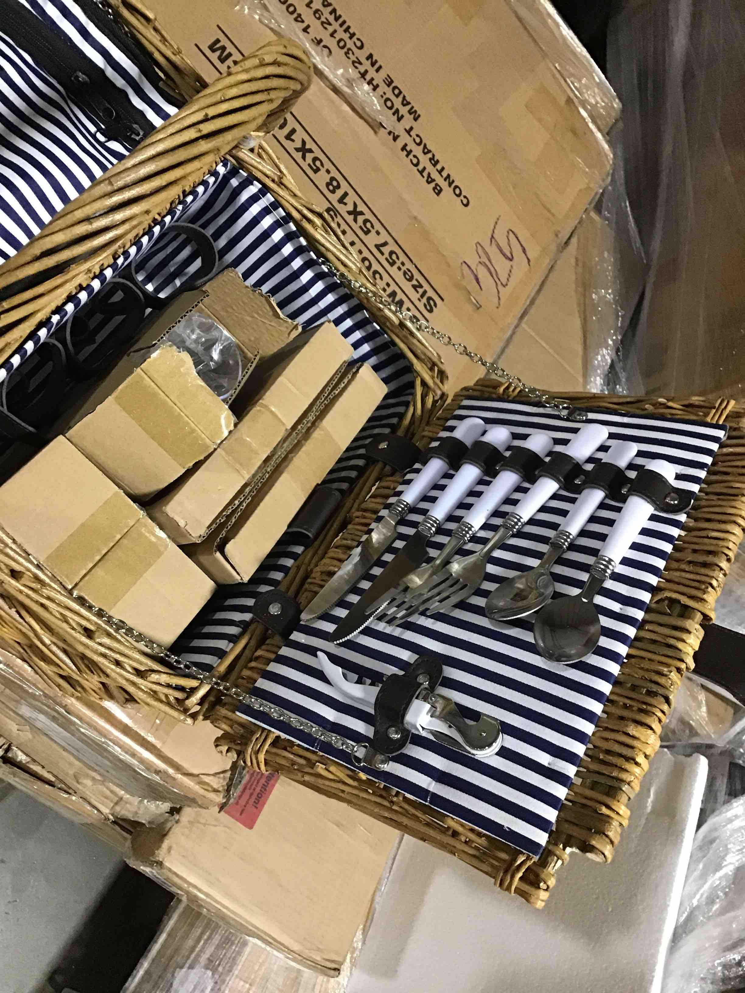 https://s3.amazonaws.com/lotting-images-prod/bidfta/BLU5188787_1694005907835.jpeg