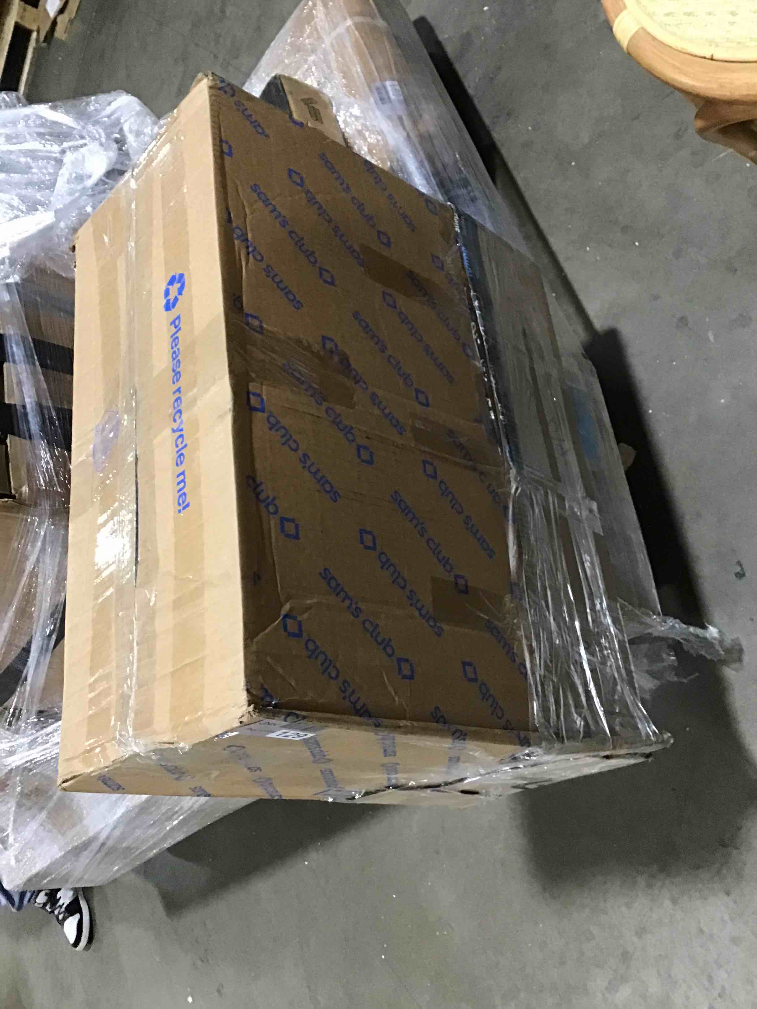 https://s3.amazonaws.com/lotting-images-prod/bidfta/BLU5188881_1694107261100.jpeg
